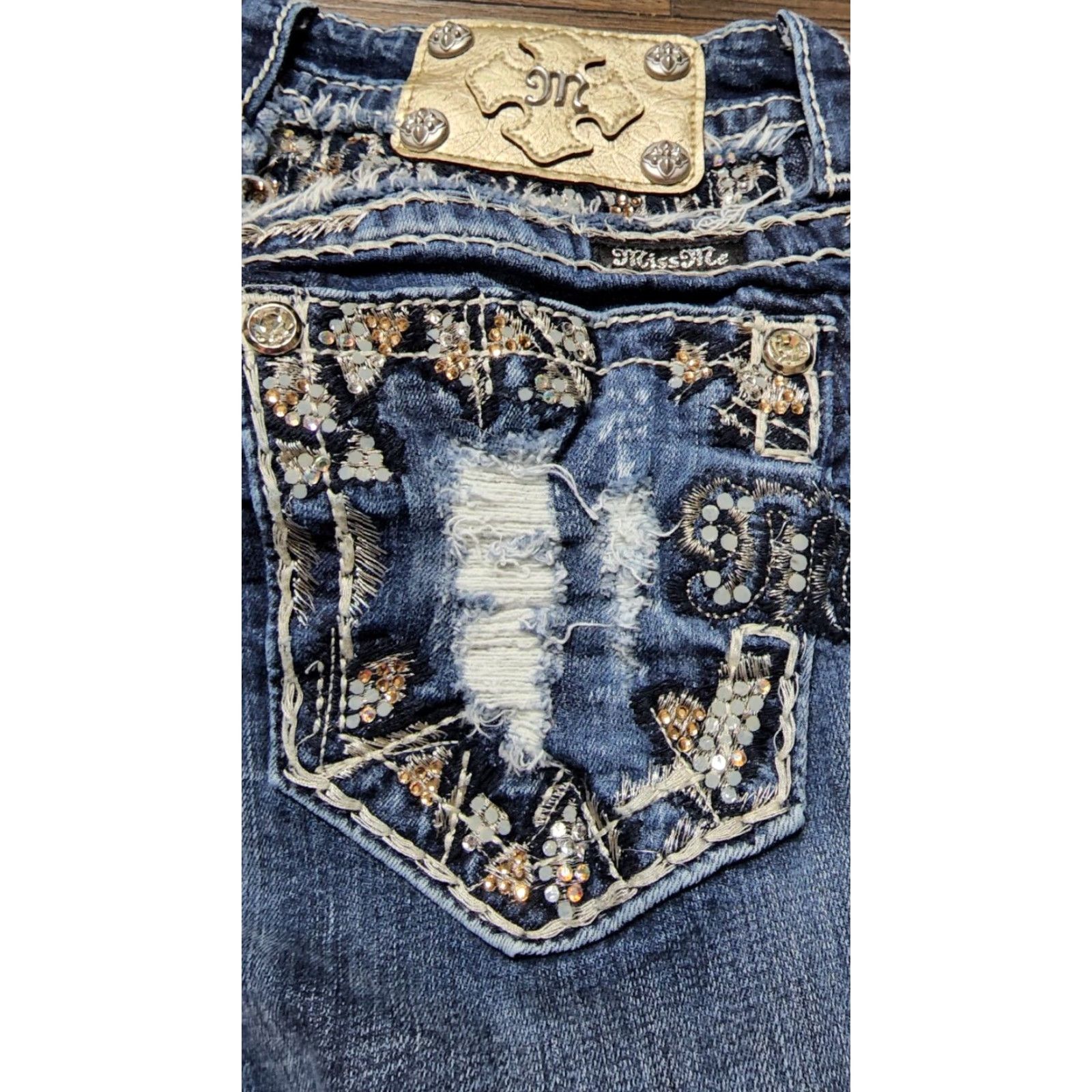 Miss Me Womens Miss Me Jeans JE8132EC Mid Rise Cropped Size 26 Blue Rhinestone Accents Womens 26 Jeans Cropped 90s/2000s Style Size 26" / US 2 / IT 38 - 2 Thumbnail
