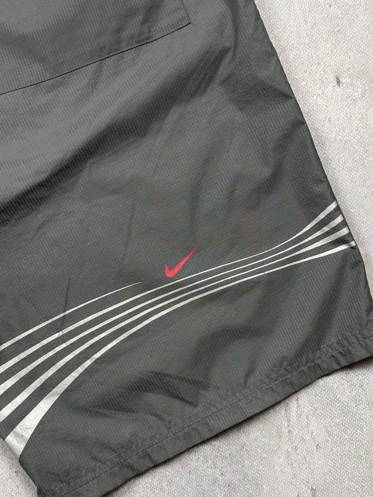Nike Vintage Nike Ripstop Nylon Shorts TN Gray Red Swoosh 90s Y2K Size US 34 / EU 50 - 8 Thumbnail
