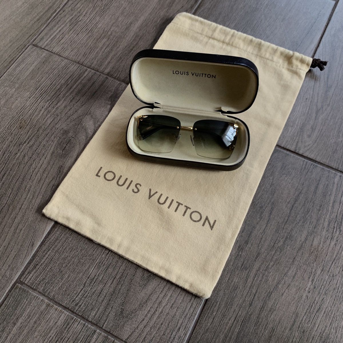 Louis Vuitton Louis Vuitton LV Monogram Gradient Z0589U Womens Sunglasses Size ONE SIZE - 24 Thumbnail