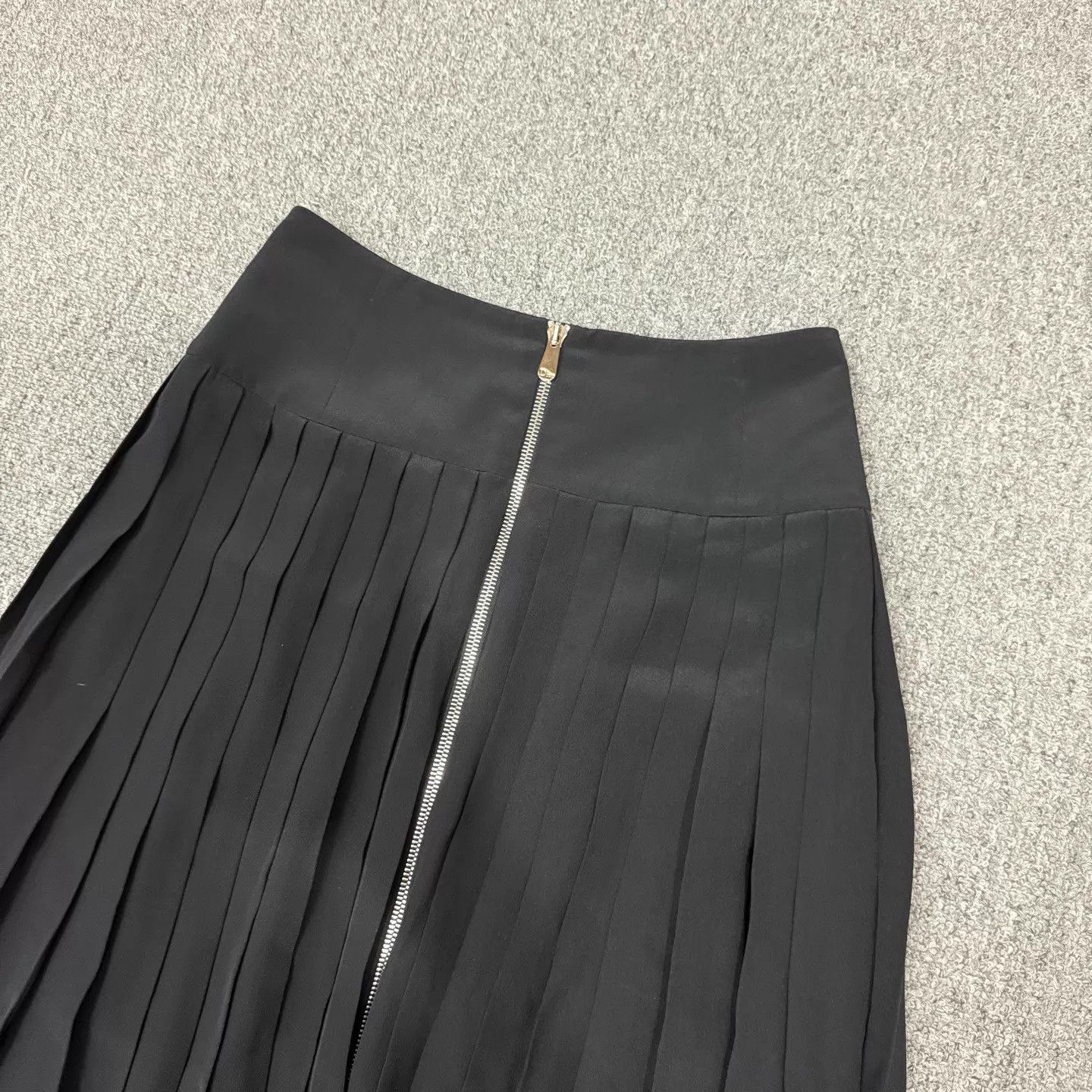 Dior Dior women's black pleated skirt 34 99 new Size 25" / US 0 / IT 36 - 3 Thumbnail