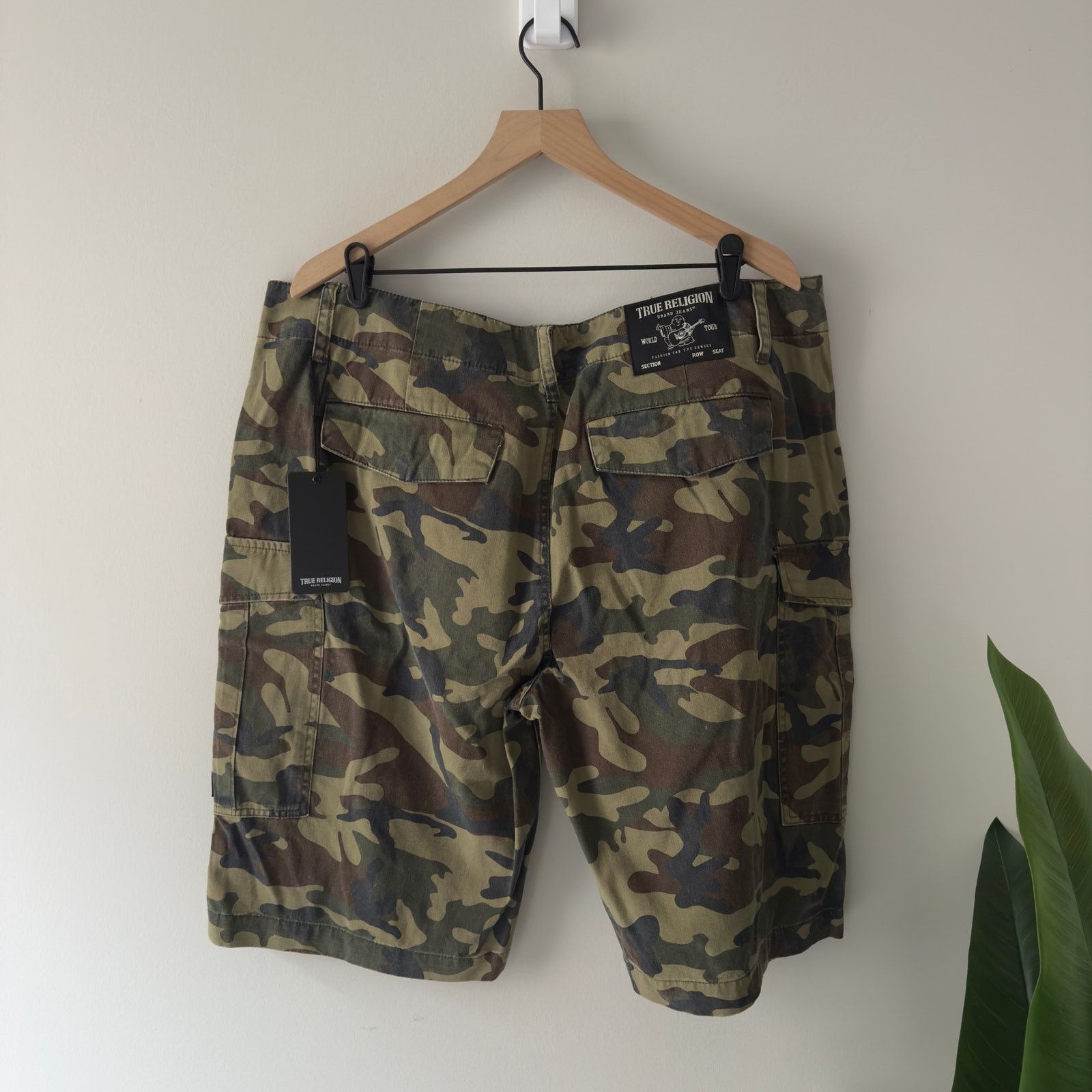 True Religion True Religion Camo Cargo Shorts Camouflage Pockets Zip Y2K Size US 38 / EU 54 - 4 Thumbnail