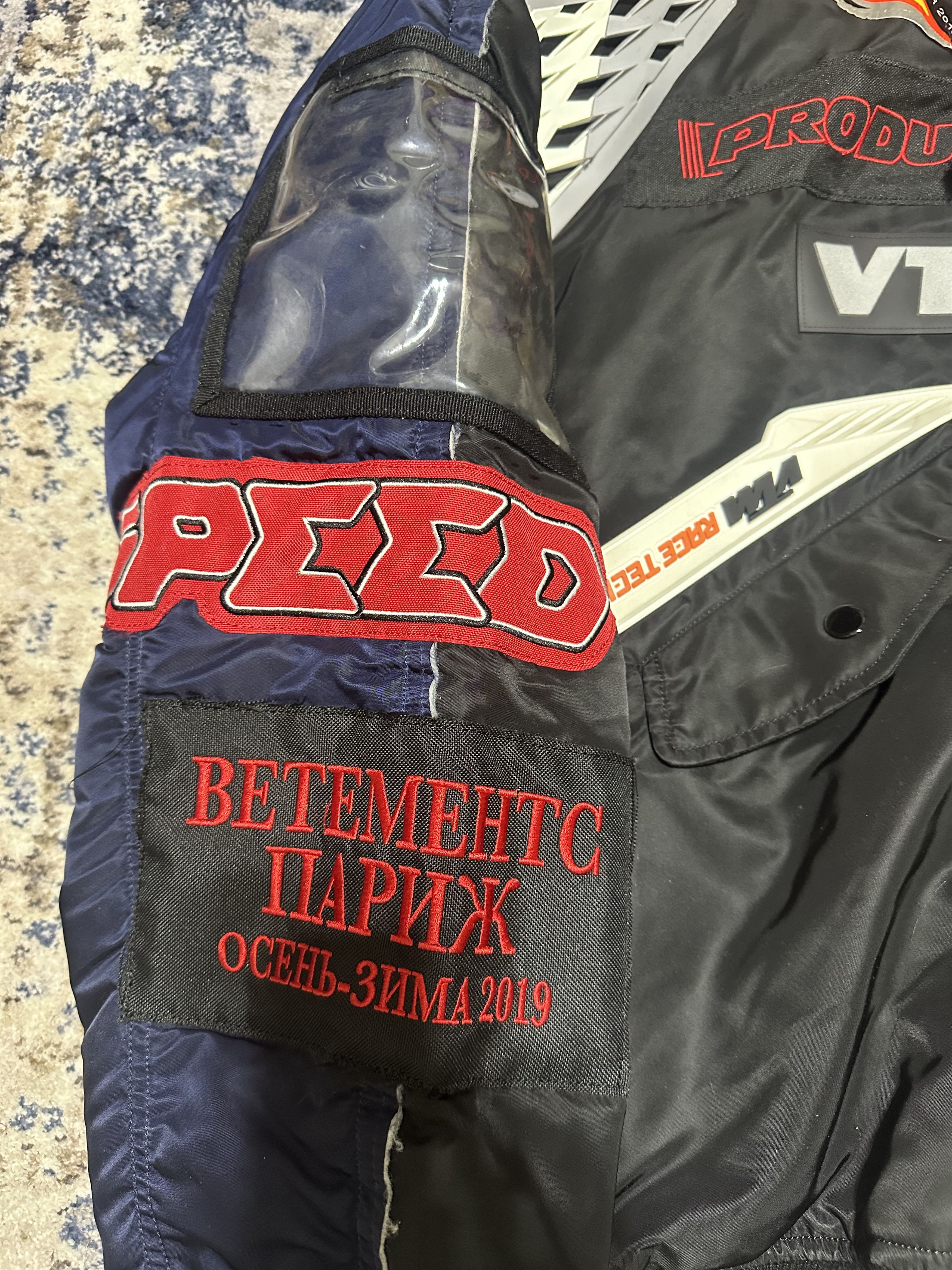 Vetements Vetements AW19 Racing Bomber Size US L / EU 52-54 / 3 - 2 Thumbnail