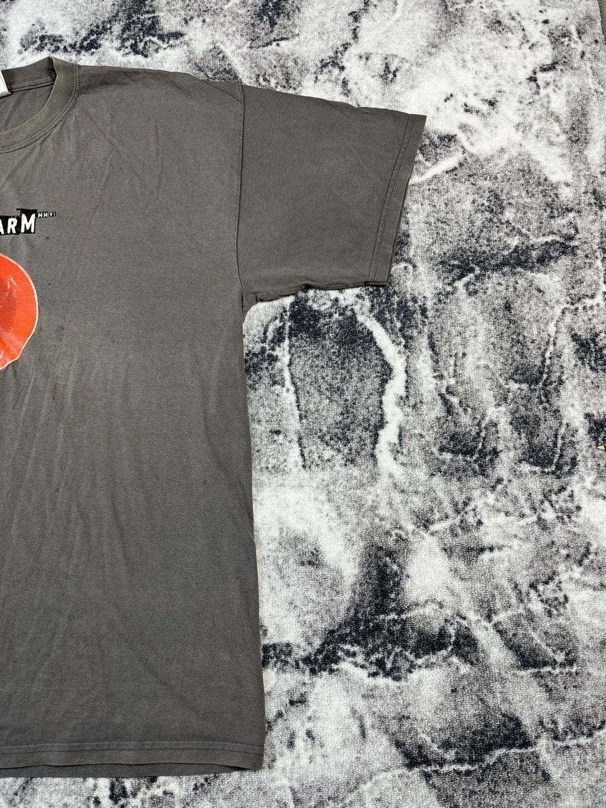 Gildan The Alarm Band Tee Faded Distressed Vintage Style Size US XL / EU 56 / 4 - 3 Thumbnail
