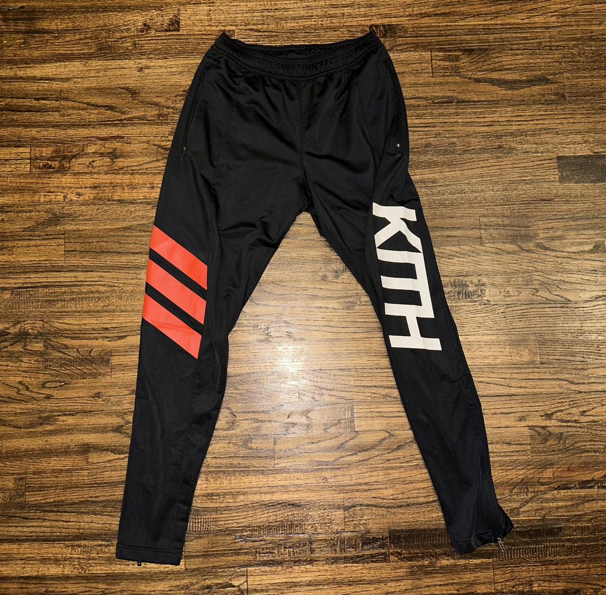 Adidas × Kith × Ronnie Fieg Kith X Adidas Cobras Black/Red Track 