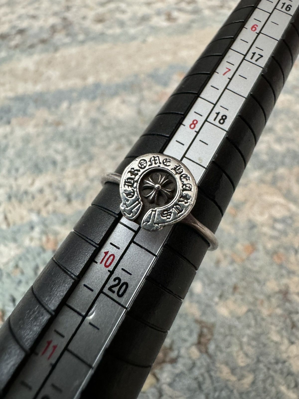 Chrome Hearts Chrome Hearts Bubblegum Horseshoe Plus Ring Chrome Hearts Chrome Hearts Bubblegum Horseshoe Plus Ring