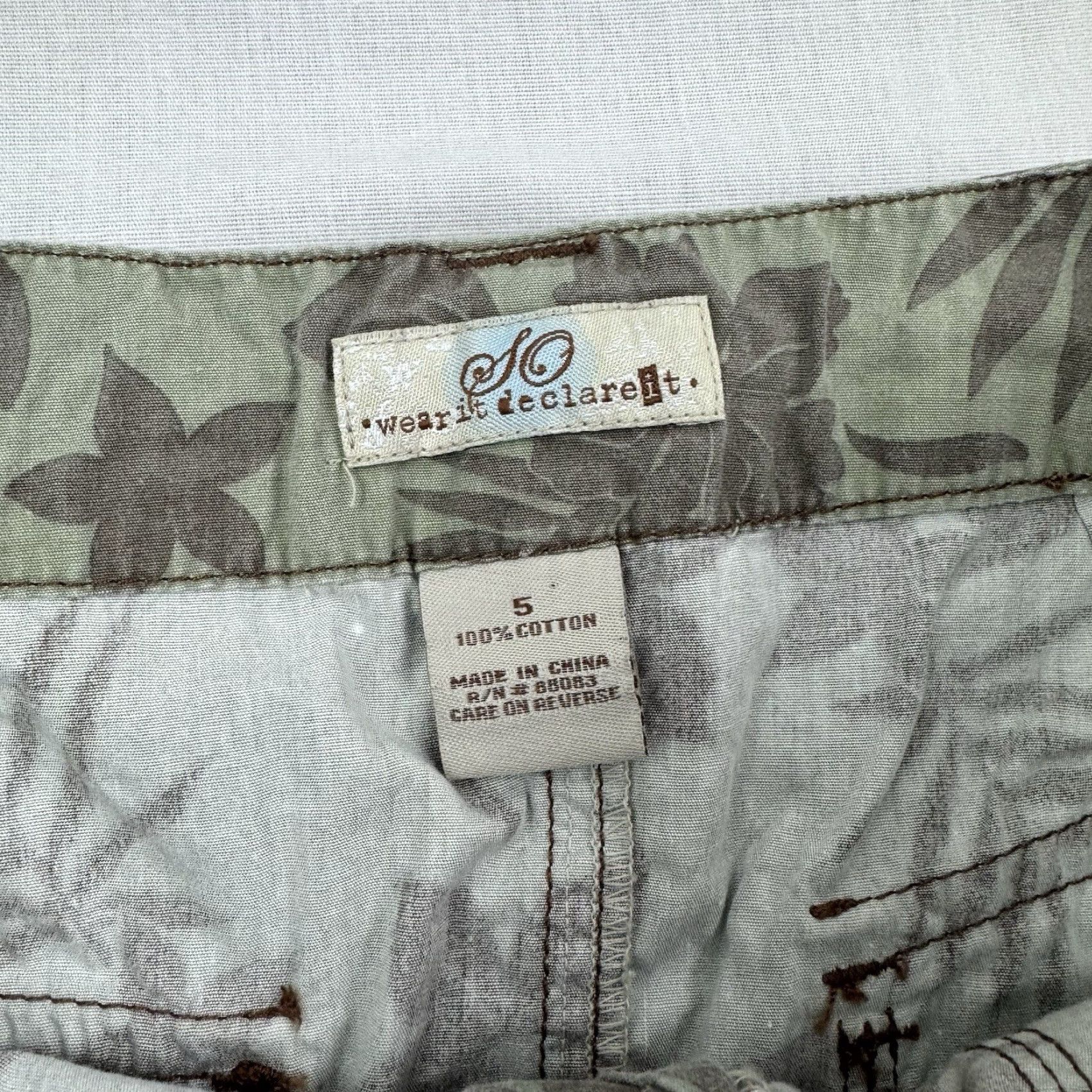 Vintage VINTAGE SO Skirt Womens 5 Mini Floral Green Hippie Hipster Y2K 2000s Boys Girls Mens Womens Size 27" / US 4 / IT 40 - 5 Thumbnail