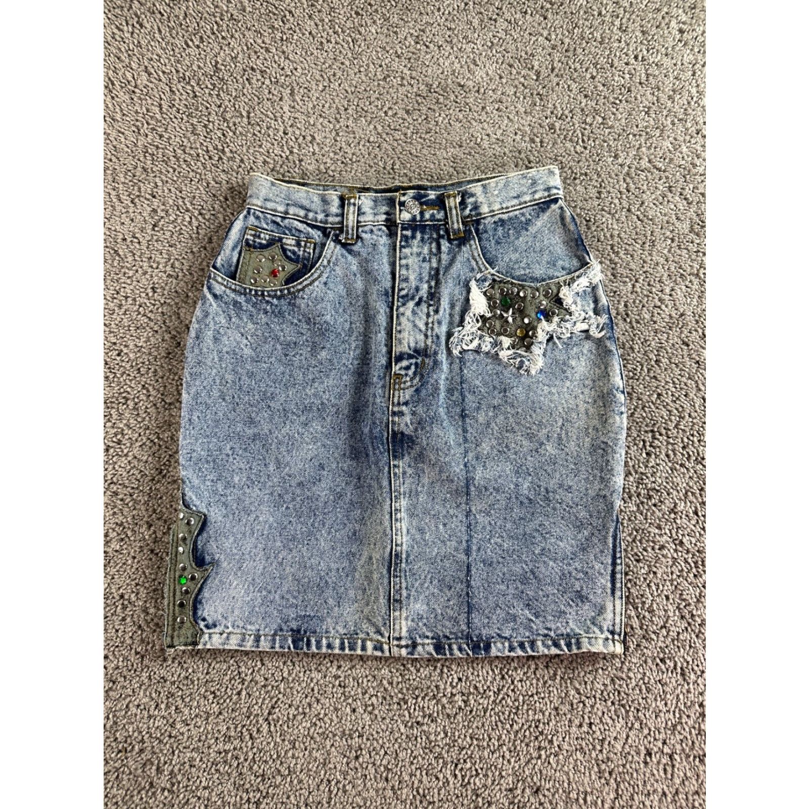 Denime VINTAGE Dakota Blue Skirt Womens 7 Denim Studded Grunge Straight & Pencil Casual Skirt Blues Womens 7 Grunge 90s Size 28" / US 6 / IT 42 - 2 Thumbnail