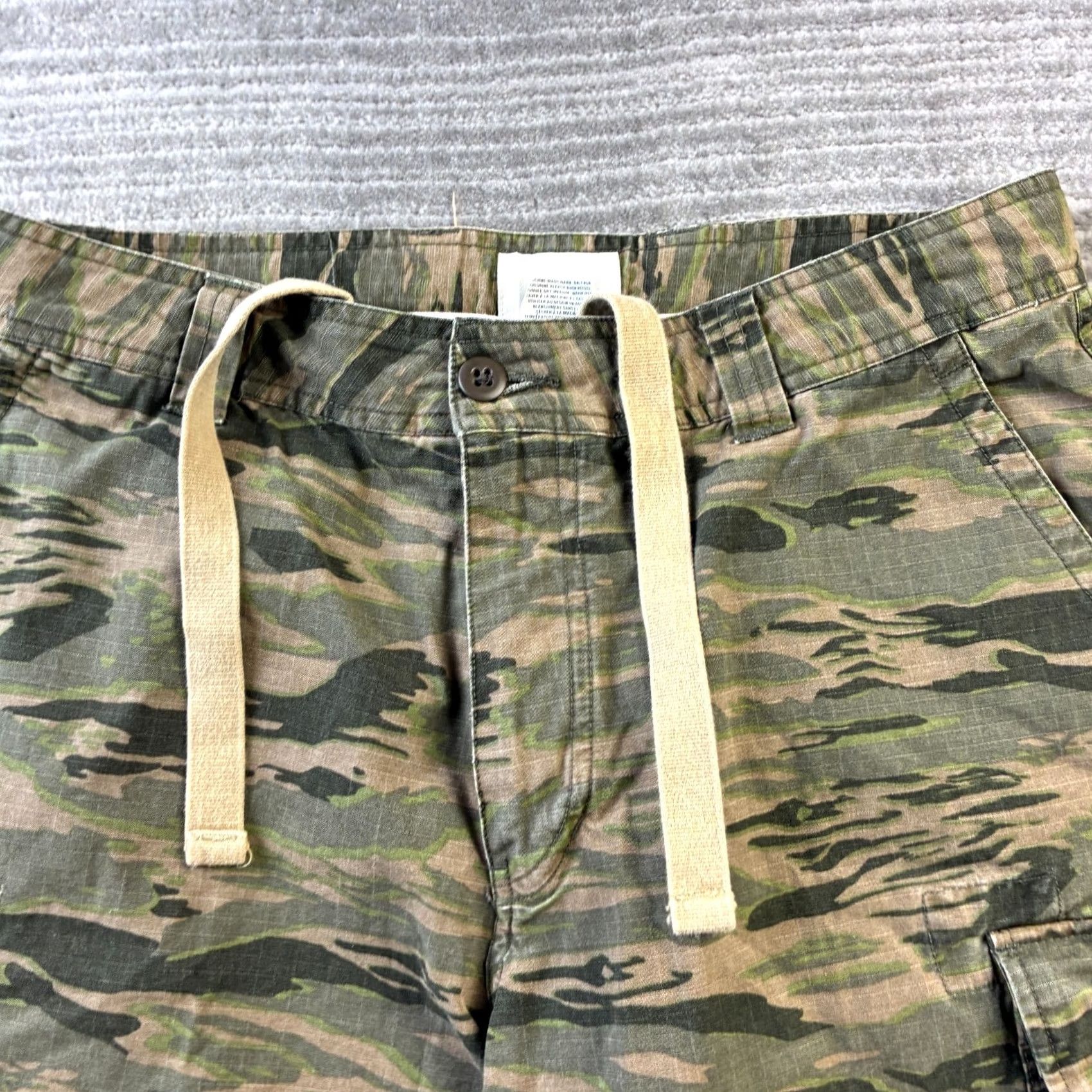 Gap VINTAGE Gap Shorts Mens 30 Cargo Military Paratrooper Tiger Stripe Green Size US 30 / EU 46 - 4 Thumbnail