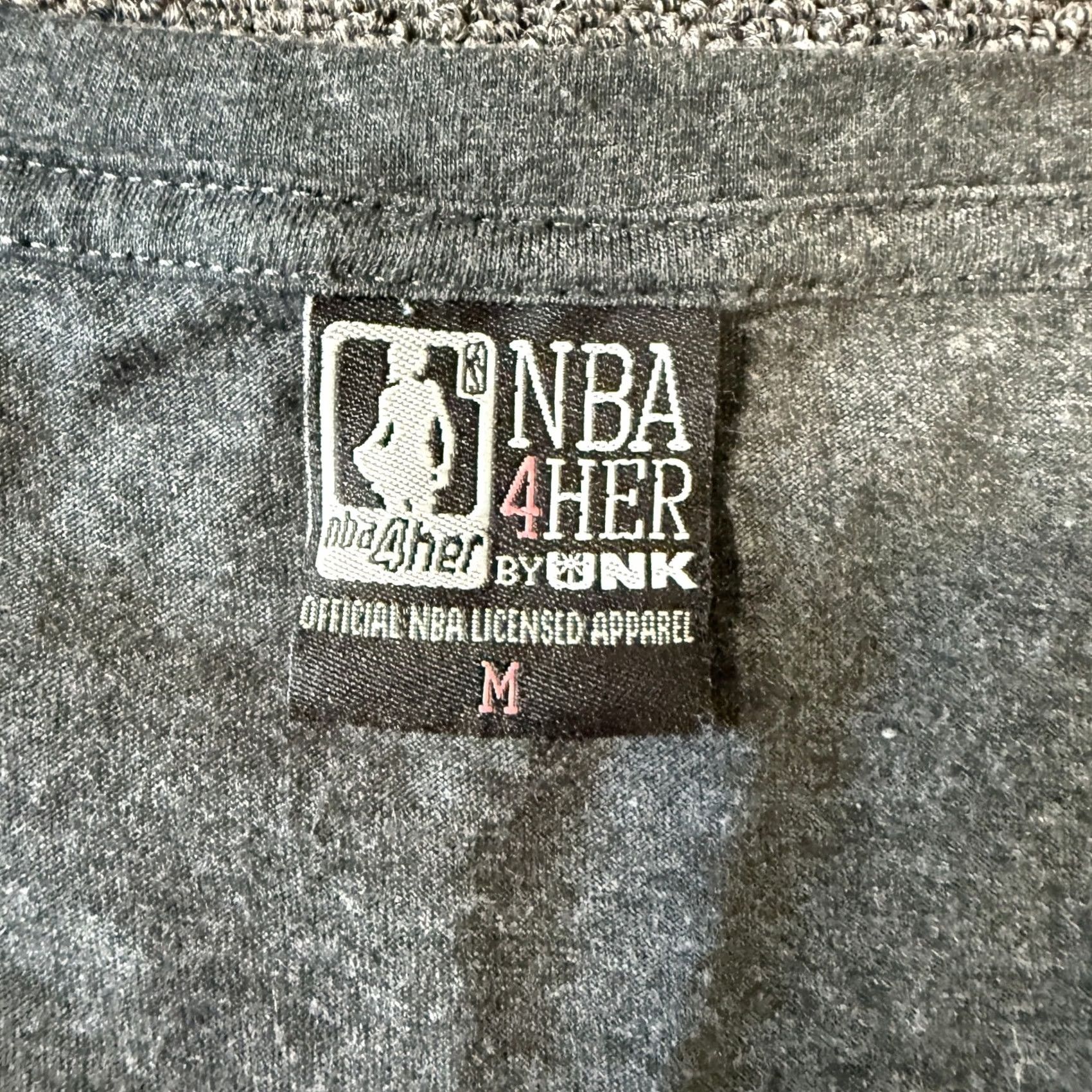 NBA VINTAGE NBA Cleveland Cavaliers Basketball Gray Graphic Tee Womens Medium Y2k Size M / US 6-8 / IT 42-44 - 3 Thumbnail