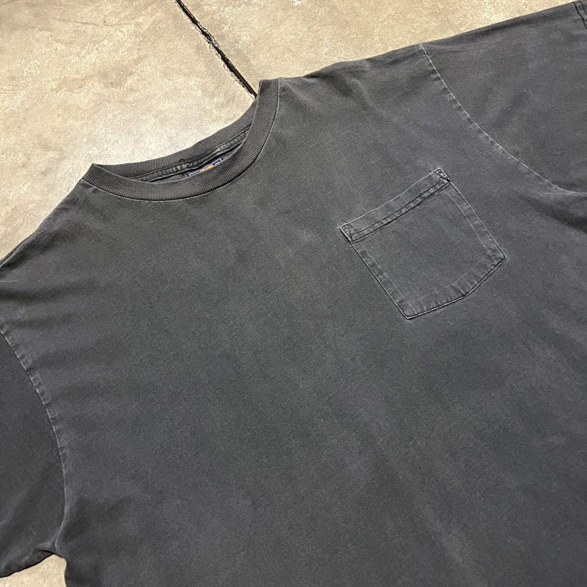 Vintage Vintage Faded Black Pocket Tee Washed Grunge Punk Skater 90s Size US XL / EU 56 / 4 - 5 Thumbnail