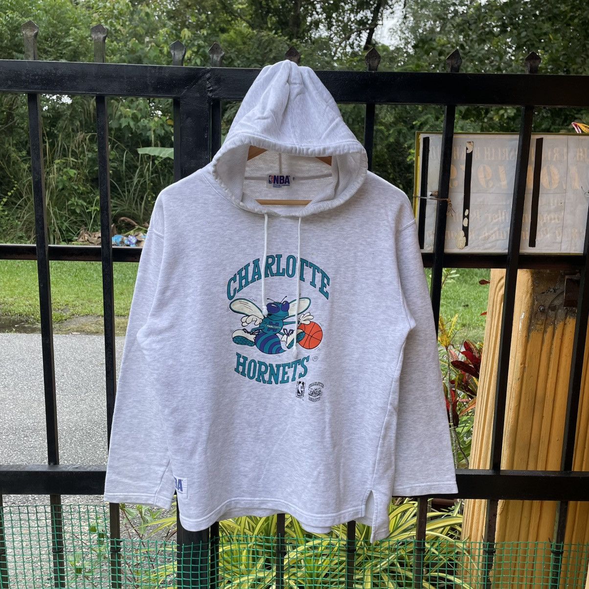 NBA 🔥Vintage 90s NBA Charlotte Hornet Big Logo Sweater Hoodie Size US S / EU 44-46 / 1 - 1 Thumbnail