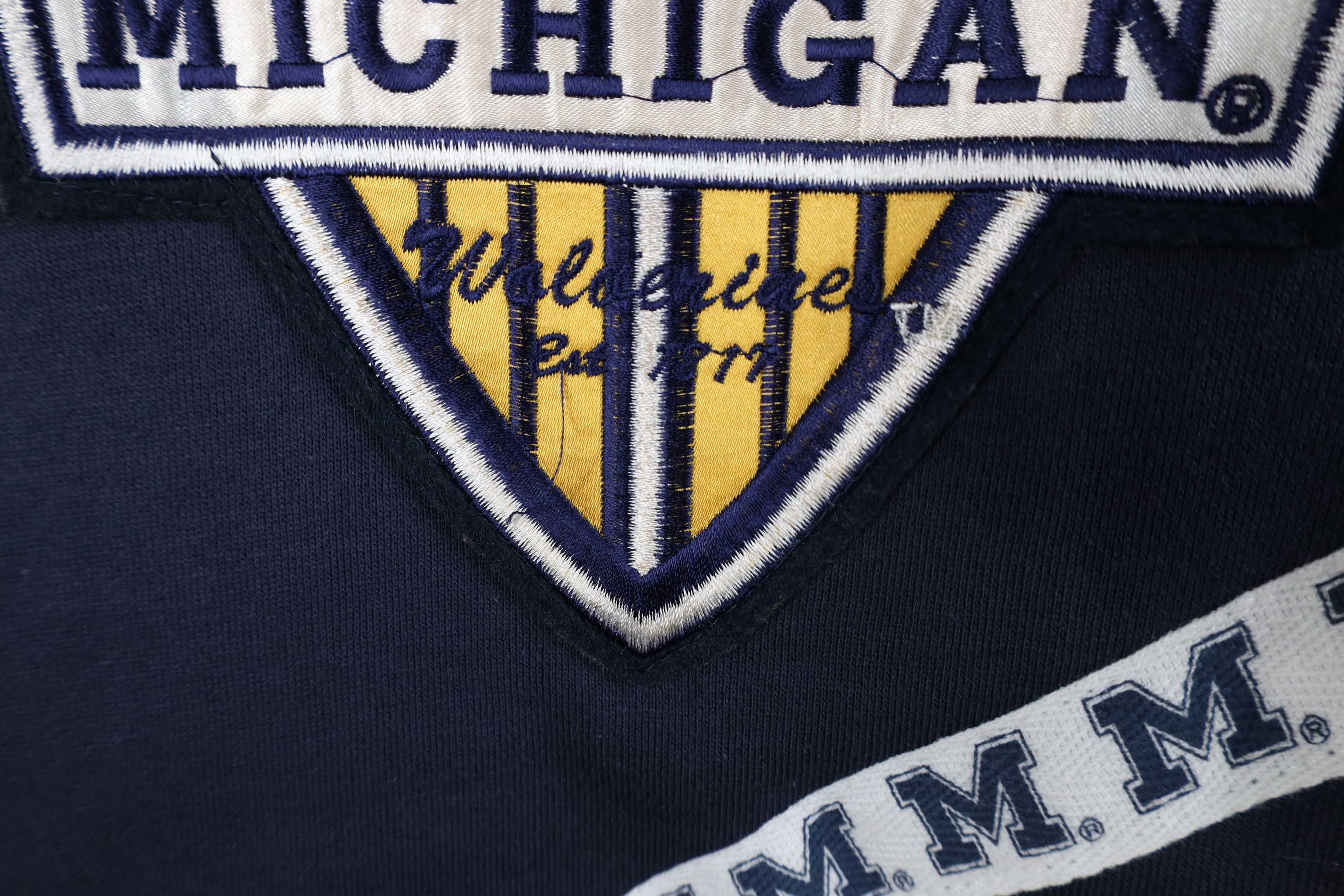 Vintage Deadstock Vintage University of Michigan Crest Sweatshirt Size US XXL / EU 58 / 5 - 7 Thumbnail
