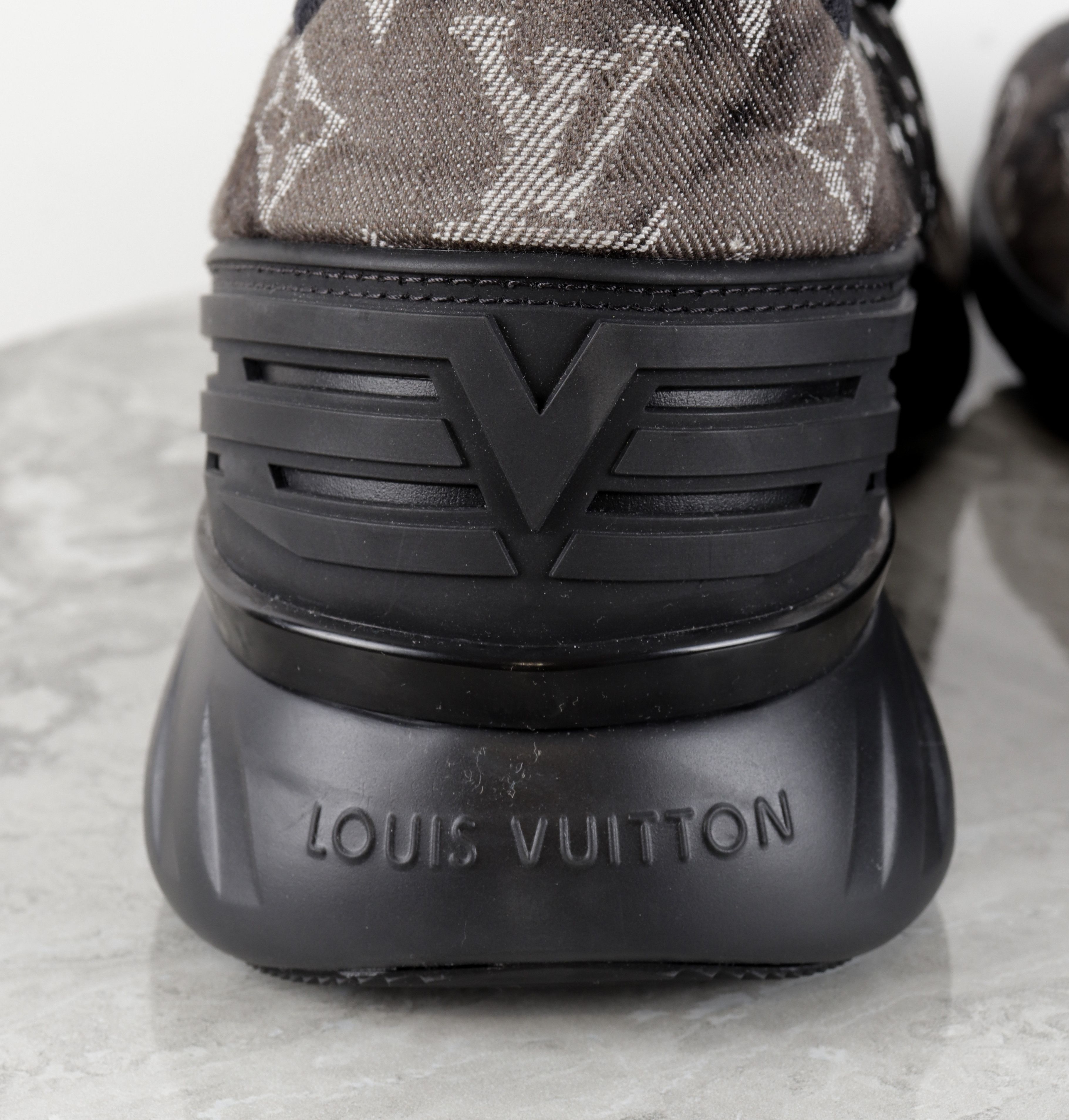 Louis Vuitton Louis Vuitton Fastlane Denim Black Monogram Sneakers Size US 9.5 / EU 42-43 - 6 Thumbnail