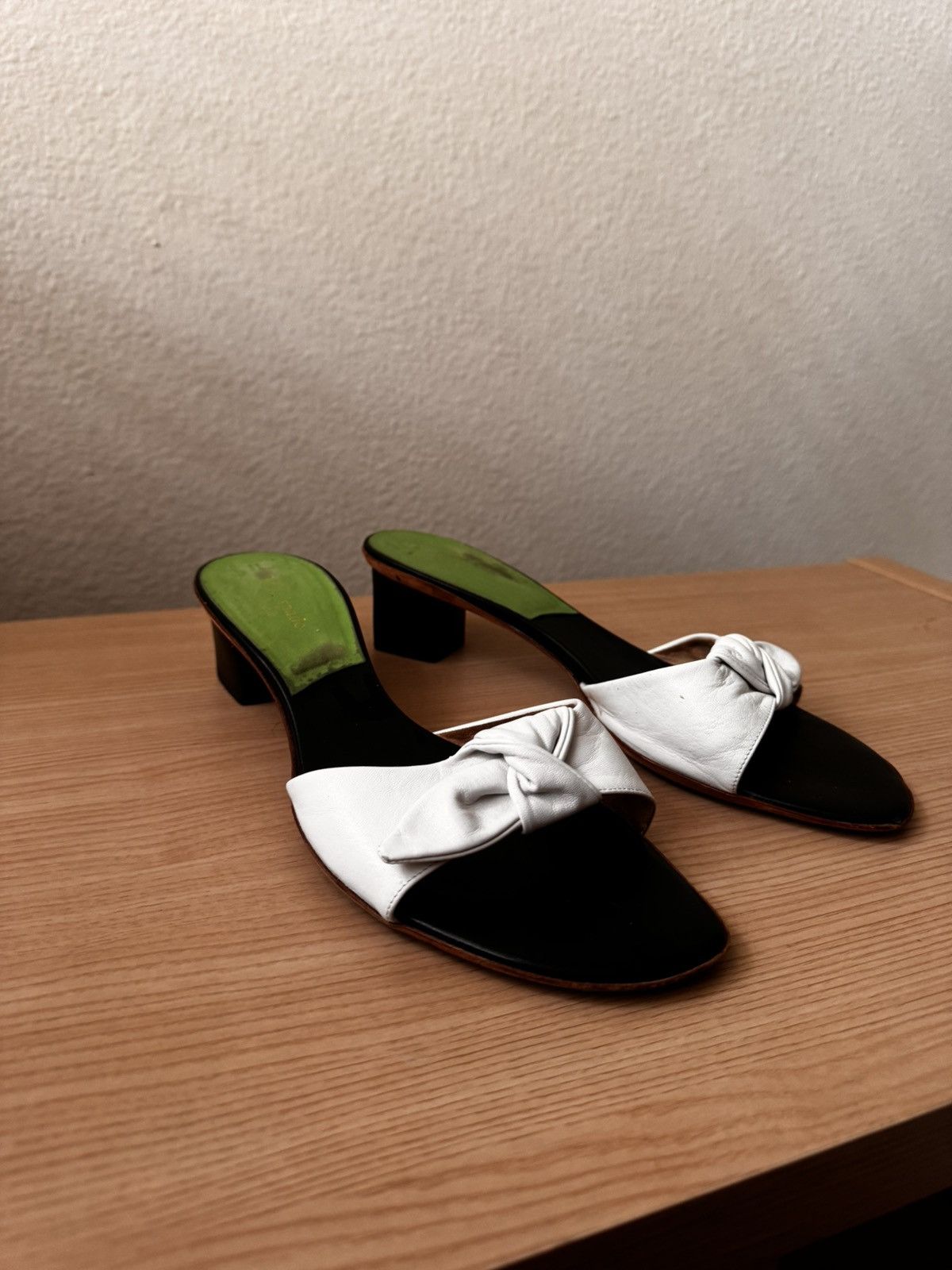 Kate Spade 90s kate spade white bowed kitten heels!! Size US 8.5 / IT 38.5 - 3 Thumbnail