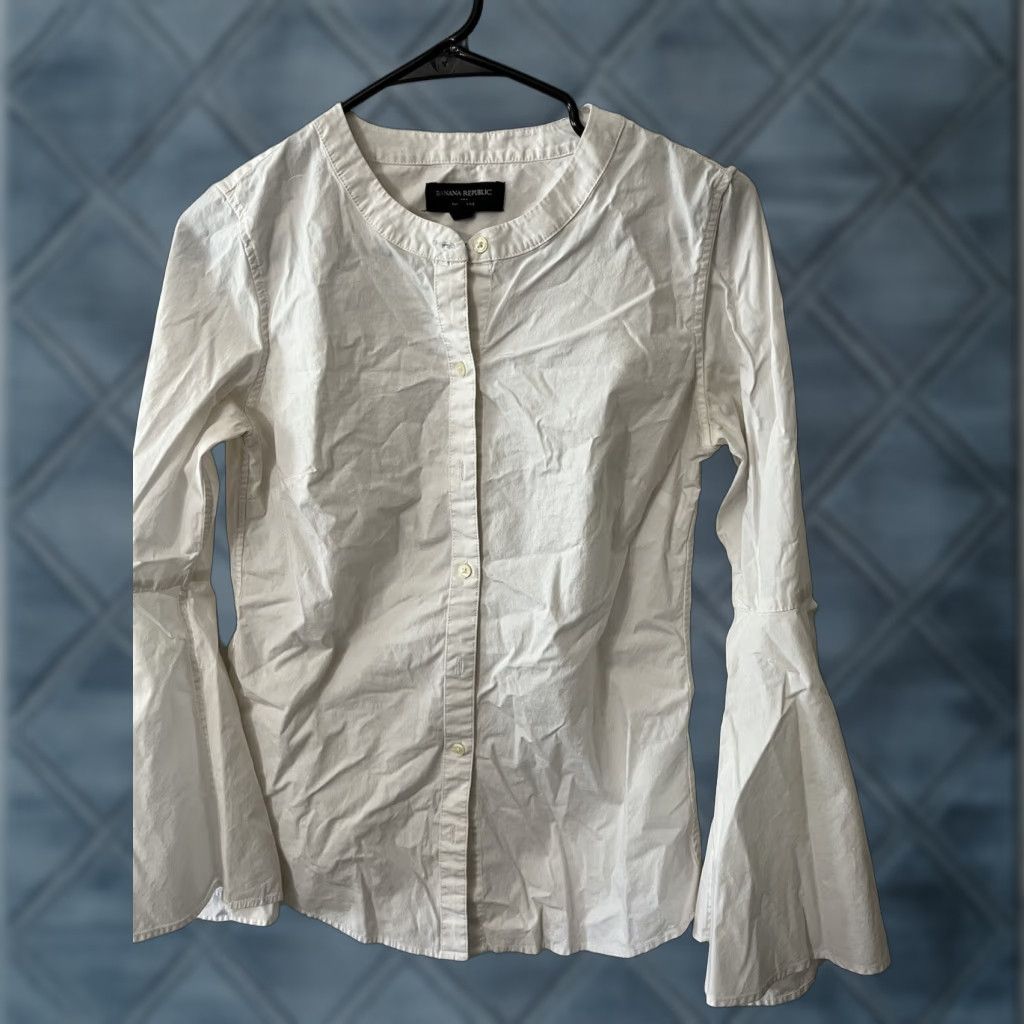 Banana Republic VINTAGE Banana Republic Blouse Shirt White Bell Sleeve Button Front Women 4 Size White Bell Sleeve Shirt Womens 90s? Size S / US 4 / IT 40 - 1 Thumbnail