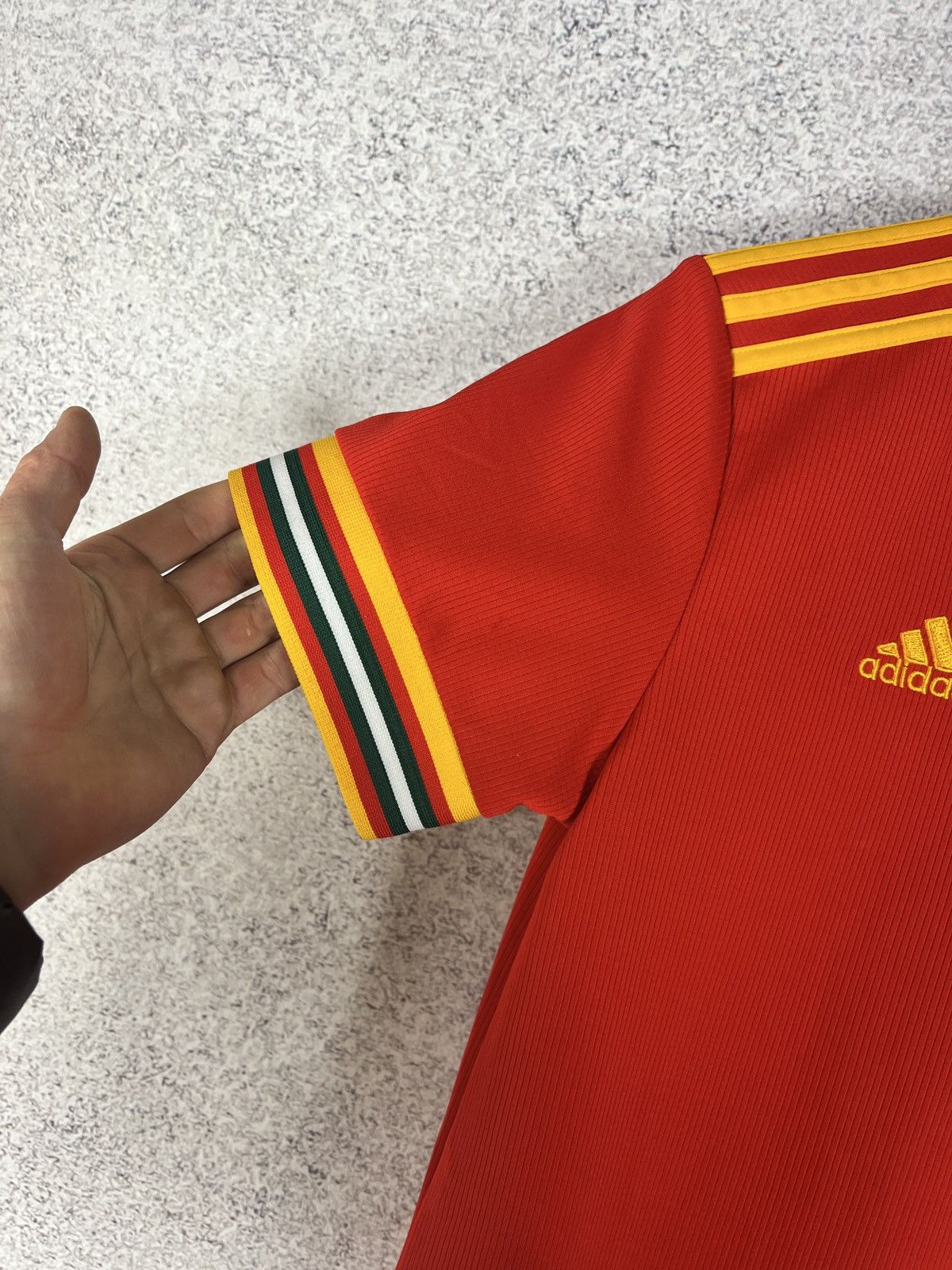 Adidas Adidas Wales National Team 2020 Home Soccer Jersey Shirt Size US S / EU 44-46 / 1 - 3 Thumbnail