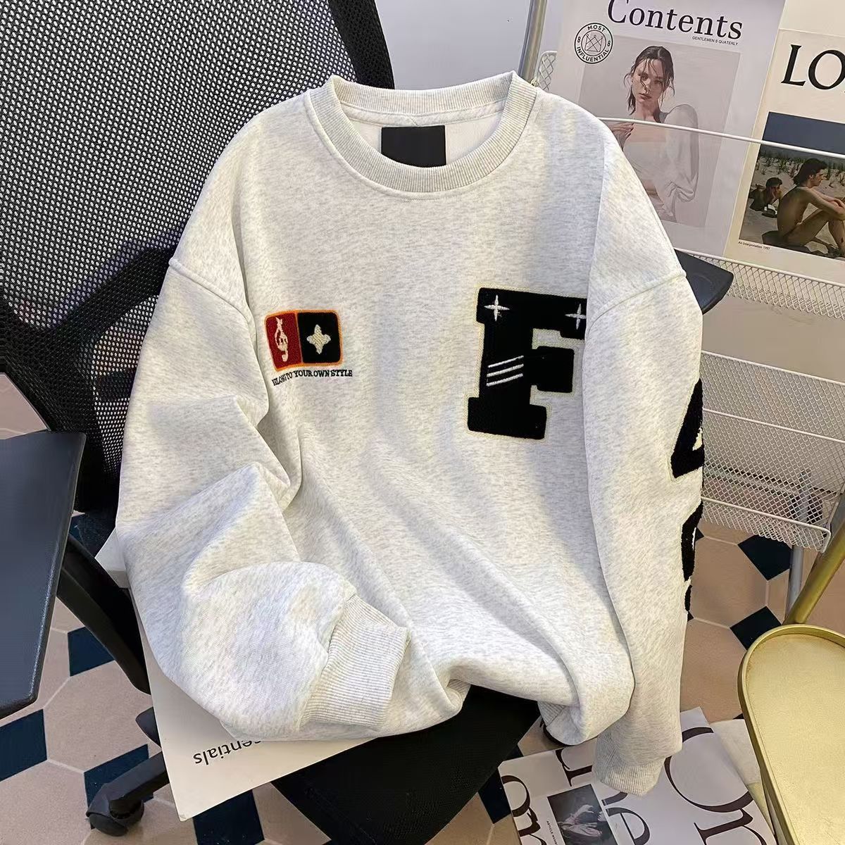 Vintage Embroidered Graphic Sweatshirt Size US M / EU 48-50 / 2 - 1 Thumbnail