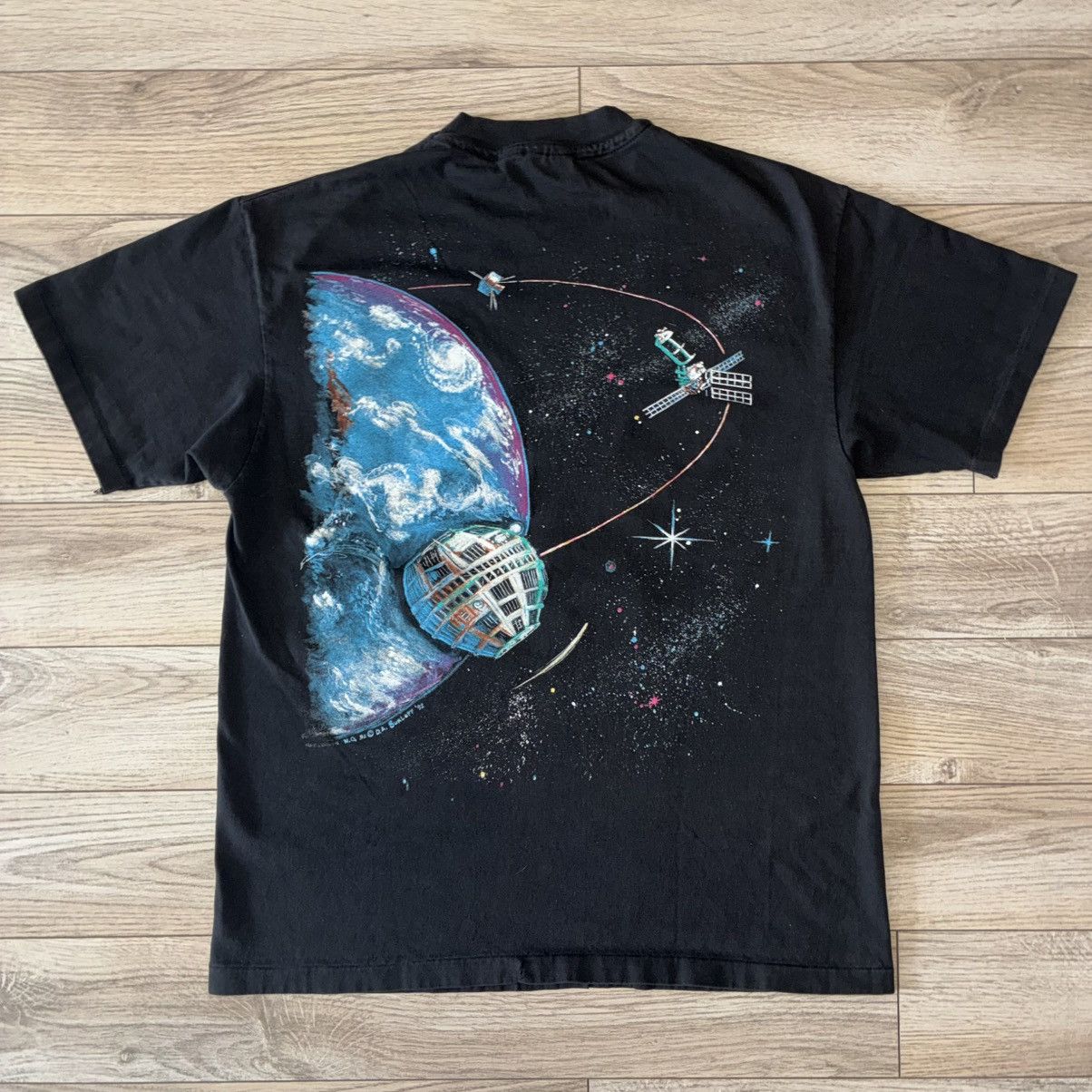 Hanes Vintage 90s Columbus Day space art tee shirt DRY ROT Size US L / EU 52-54 / 3 - 5 Thumbnail