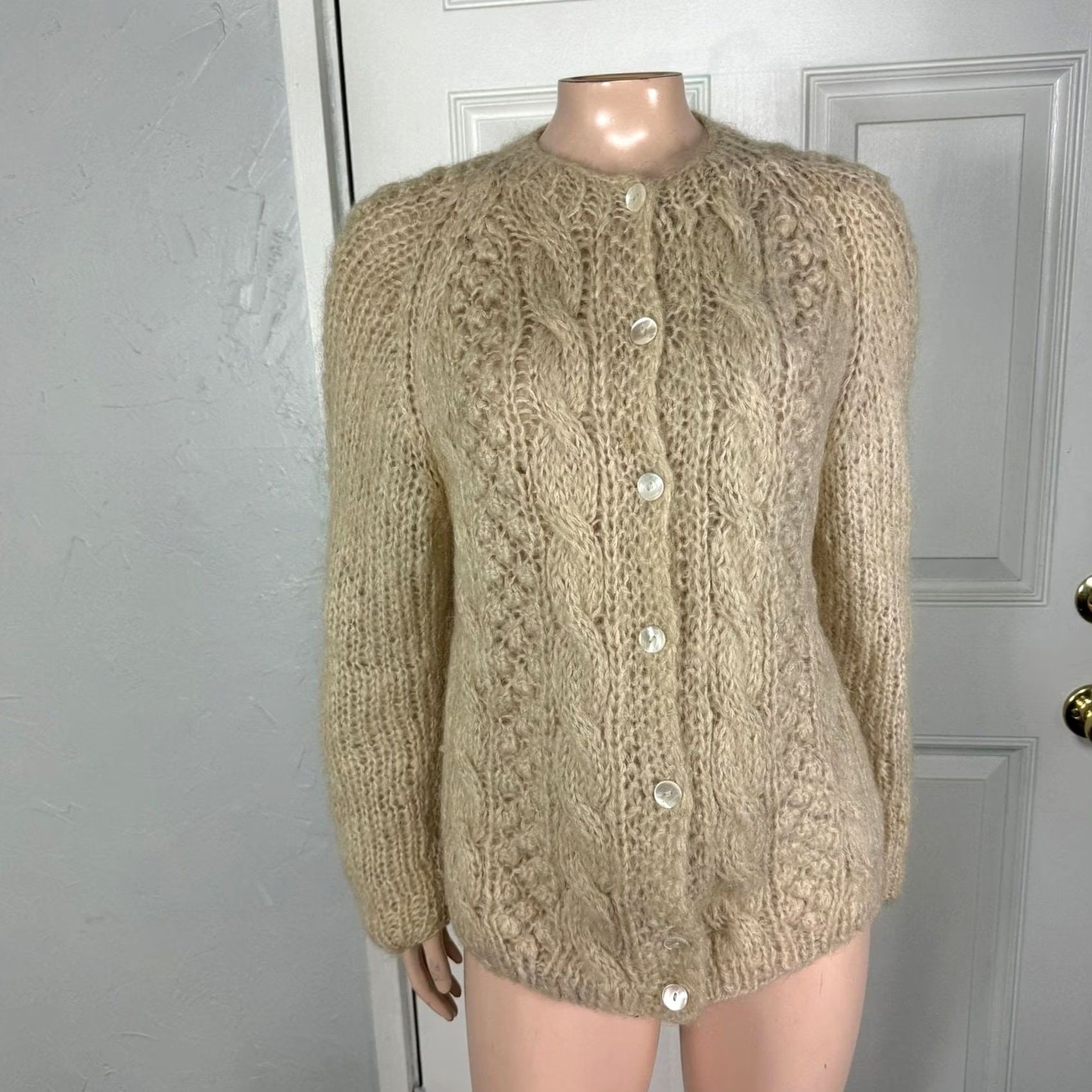 Vintage VINTAGE Bon Marche Italy Women's Sweater Cardigan Wool Knit Cream 60s Medium Crew Neck Casual Womens Size M / US 6-8 / IT 42-44 - 2 Thumbnail