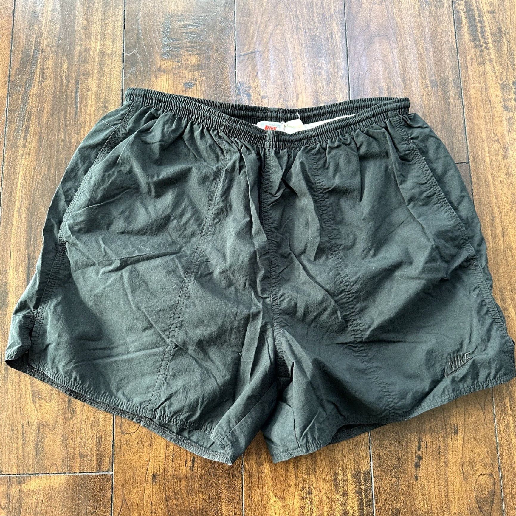 Nike VINTAGE Nike Black Shorts Pants Athletic Casual Men's Medium 90s Retro Sportswear Size US 31 - 2 Thumbnail