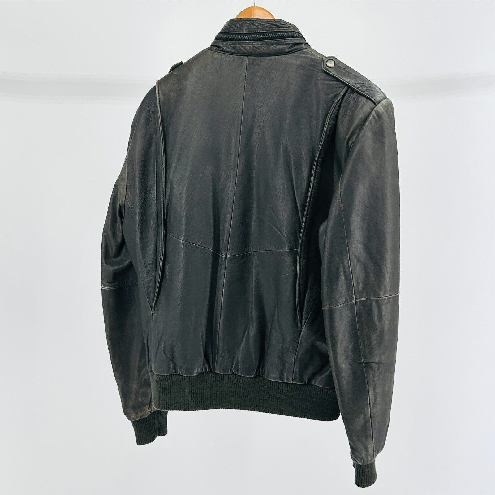 Bloomingdale's Vintage 80s Black Genuine Leather Distressed Bomber Jacket Size US L / EU 52-54 / 3 - 6 Thumbnail