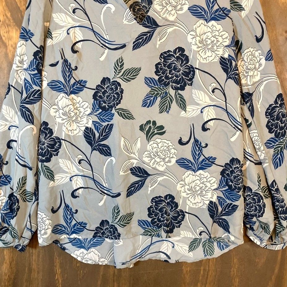 Banana Republic Banana Republic Womens Blouse Gray Floral V Neck Collared Long Sleeve Small Size S / US 4 / IT 40 - 3 Thumbnail
