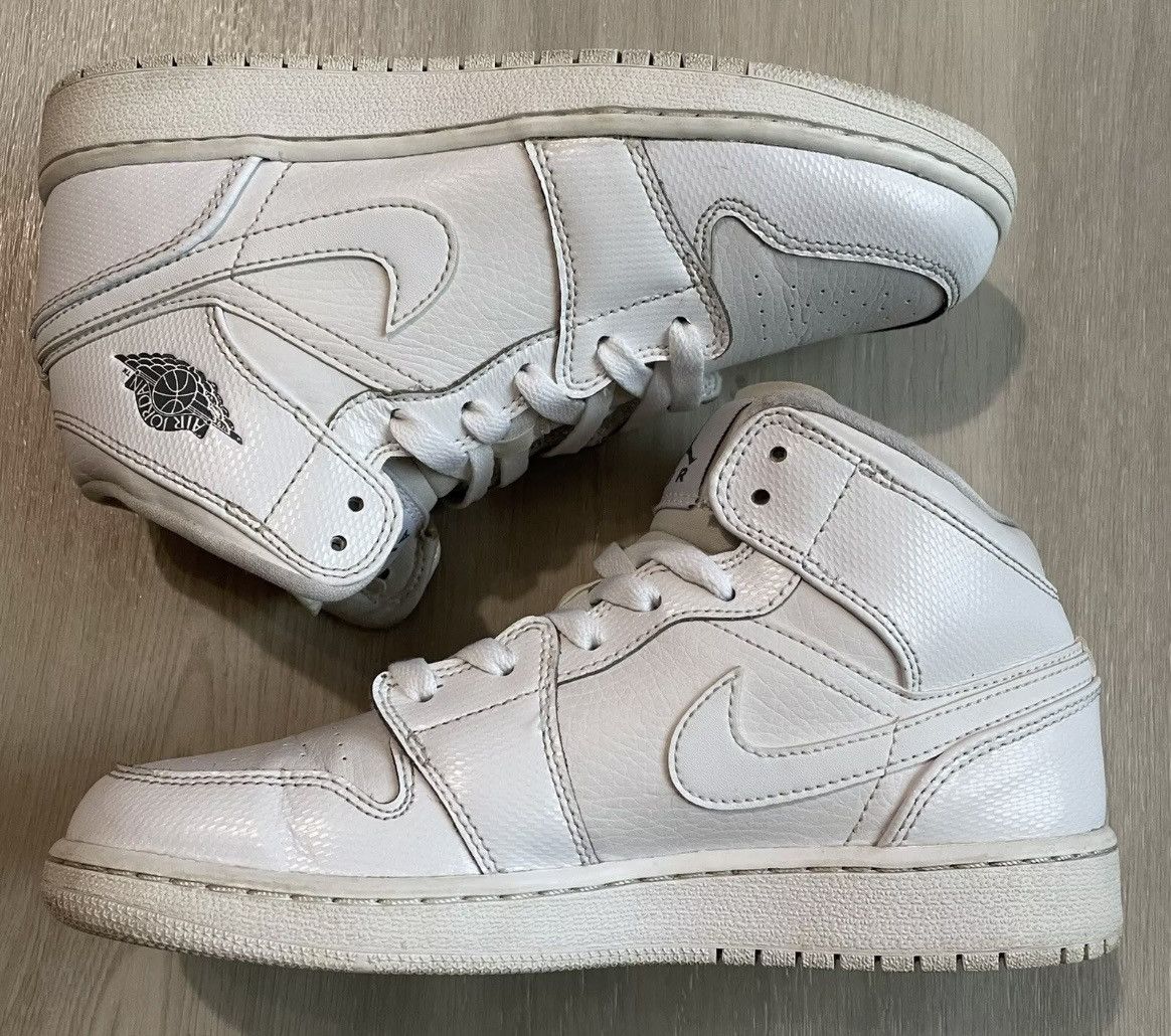 Jordan Brand × Nike Nike Air Jordan 1 Retro Mid GS White Cool Size 4.5Y Size US 6 / IT 36 - 2 Thumbnail