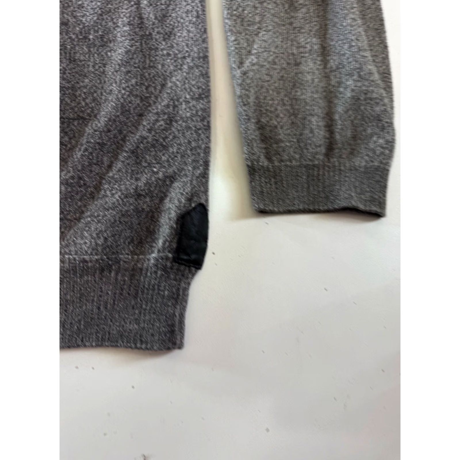 Hugo Boss Hugo Boss Forever Unique Vneck SWEATER Large L Mens Cardigan? Size US L / EU 52-54 / 3 - 3 Thumbnail