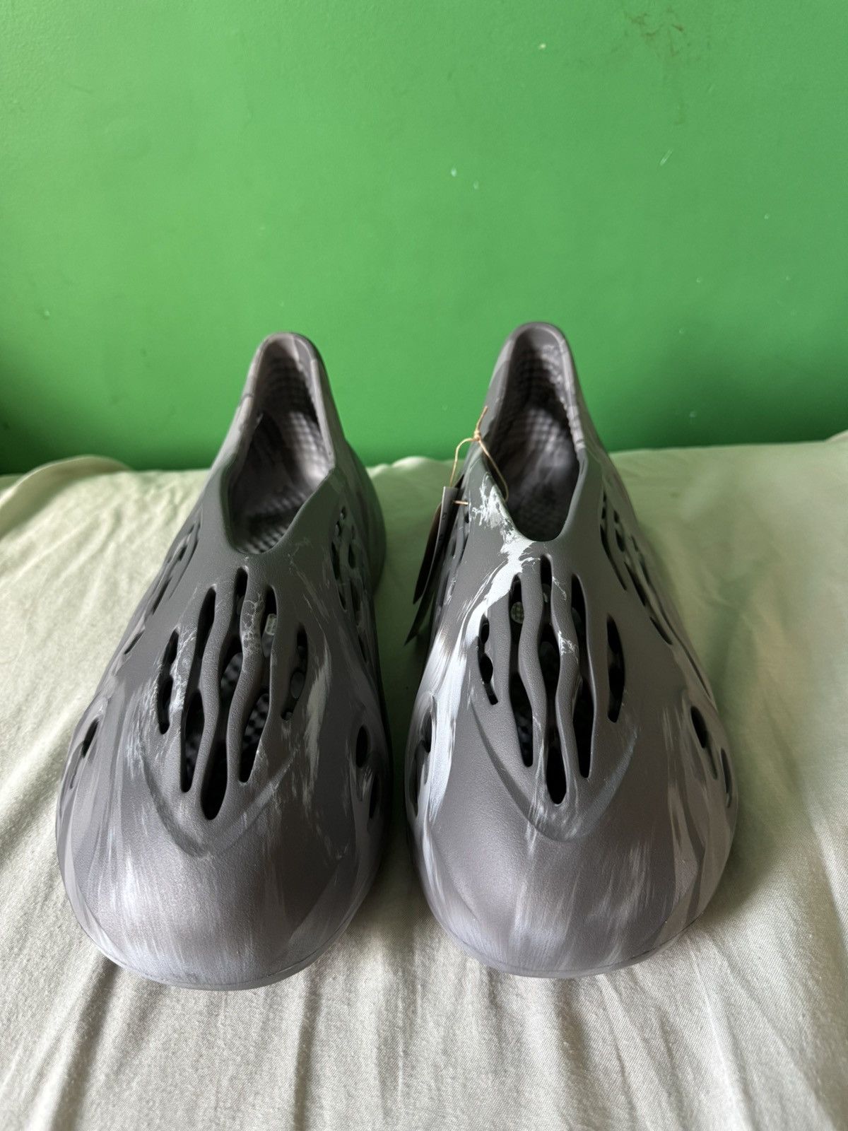 Adidas Adidas Yeezy foam rnr Mx granite 2024 Size US 13 / EU 46 - 4 Thumbnail
