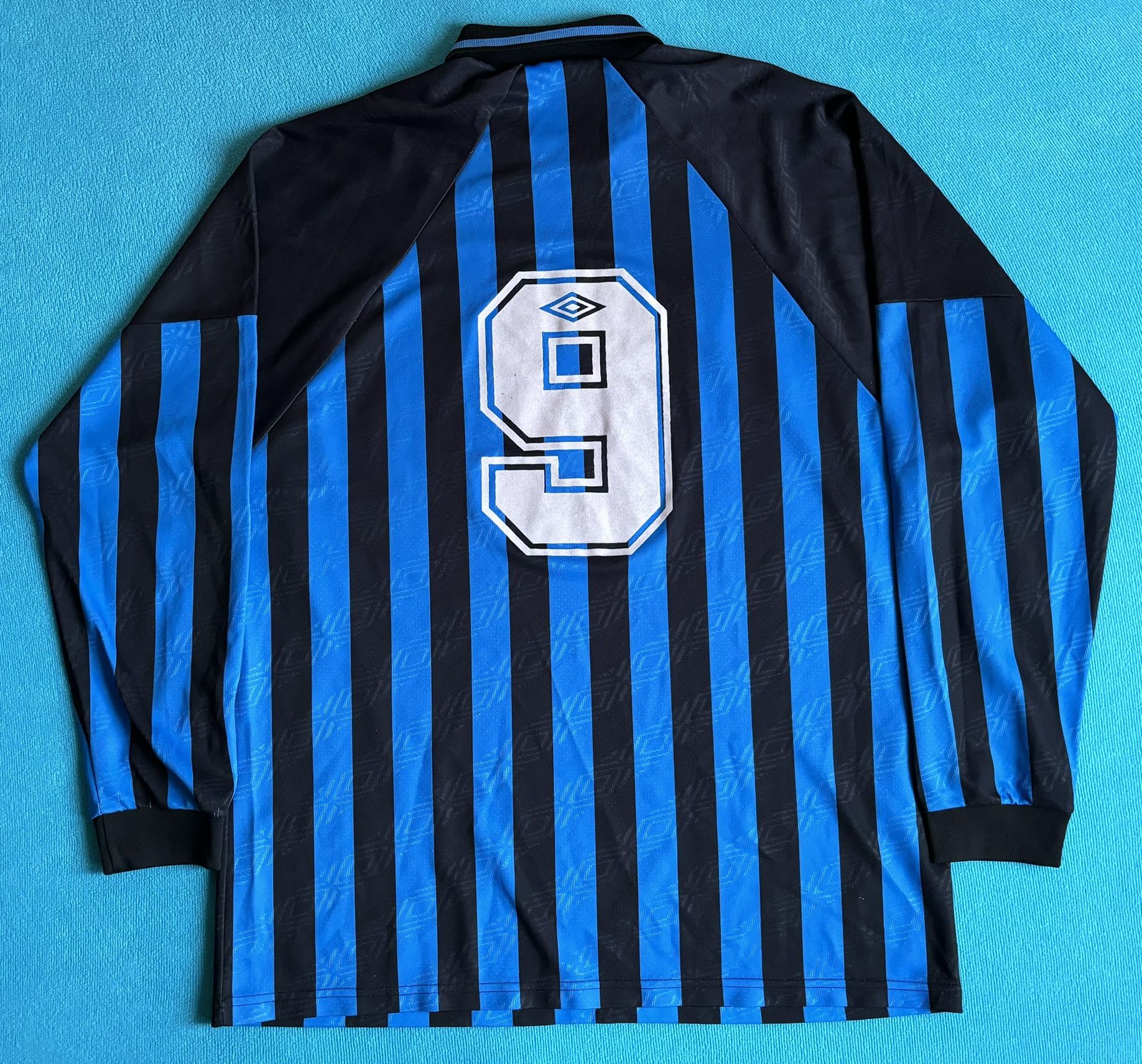 Umbro Template Umbro 9 Football Jersey sizes. XL Size US XL / EU 56 / 4 - 9 Thumbnail