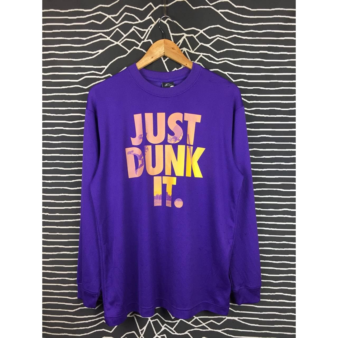 Nike Nike DRI-FIT Just Dunk It Long Sleeve Activewear Tee Size US L / EU 52-54 / 3 - 1 Thumbnail