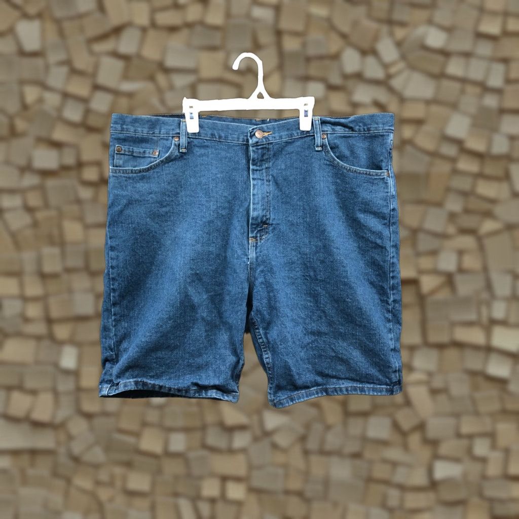 Wrangler Wrangler Shorts Mens 42 Mid Rise Dark Wash Blue Denim 5-Pocket Bermuda Jeans Shorts Size US 42 / EU 58 - 1 Thumbnail