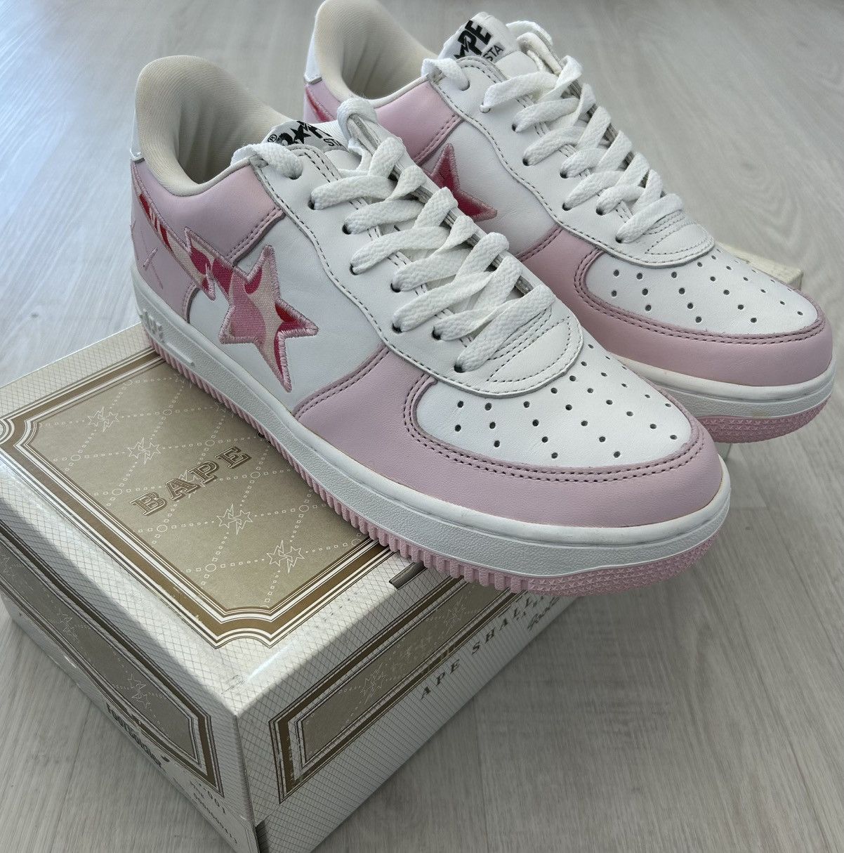 Bape VERY RARE OG 2005 A BATHING APE X KAWS PINK CAMO BAPESTA Size US 9 / EU 42 - 3 Thumbnail