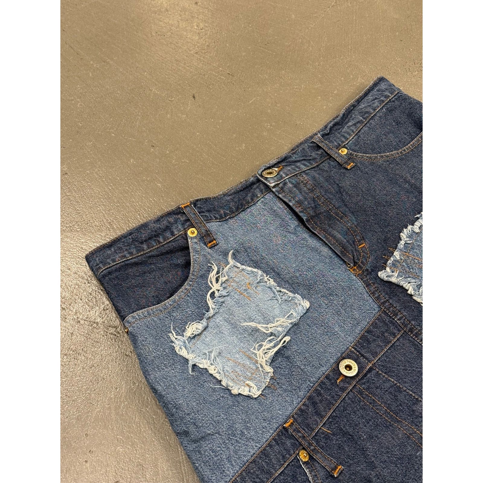 Dolce & Gabbana 2000s Dolce & Gabbana patchwork asymmetrical denim skirt Size 27" / US 4 / IT 40 - 6 Thumbnail
