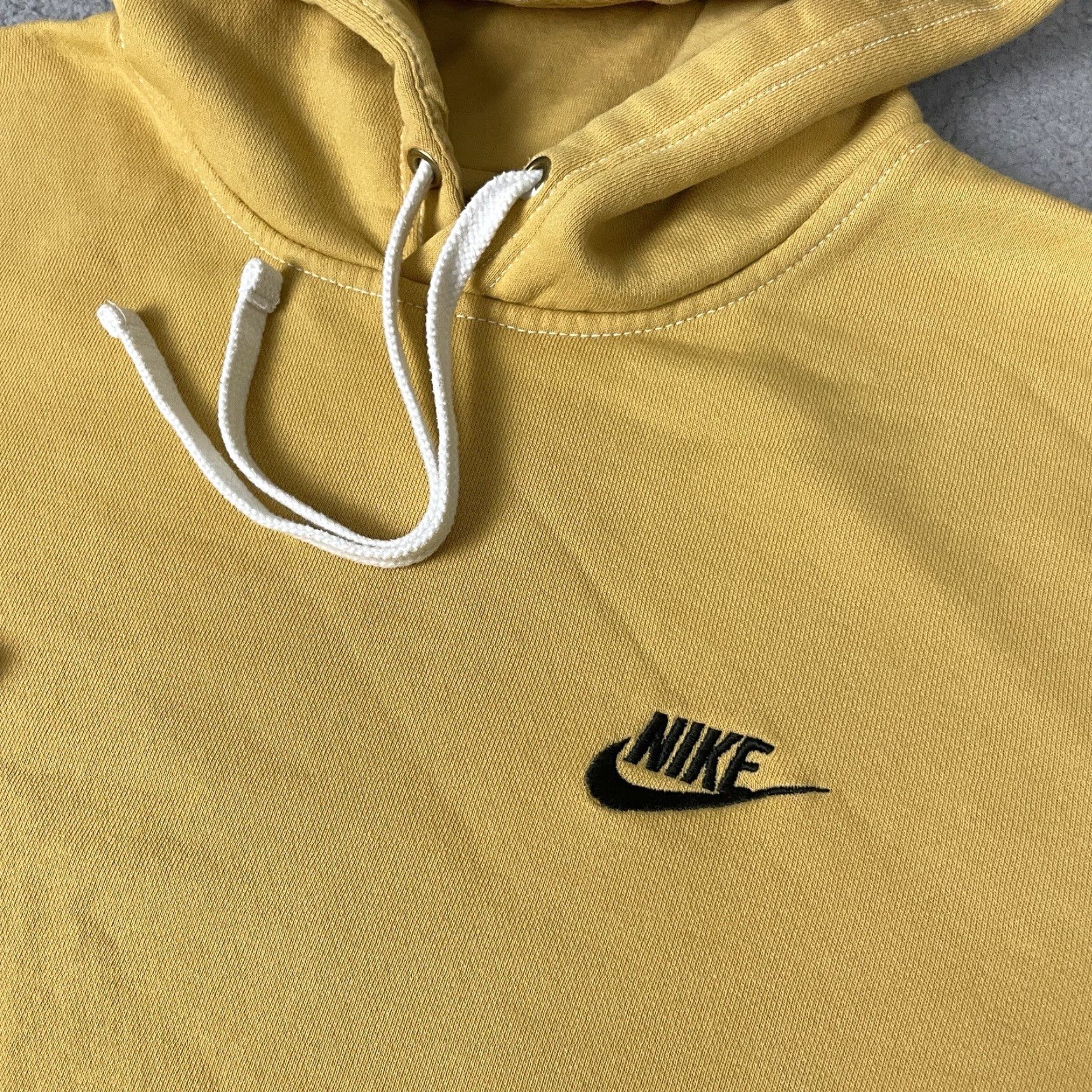 Nike Nike Hoodie Mens Adult Large Sweatshirt Red Embroidered Logo Distressed Swoosh Pullover L Size US L / EU 52-54 / 3 - 2 Thumbnail