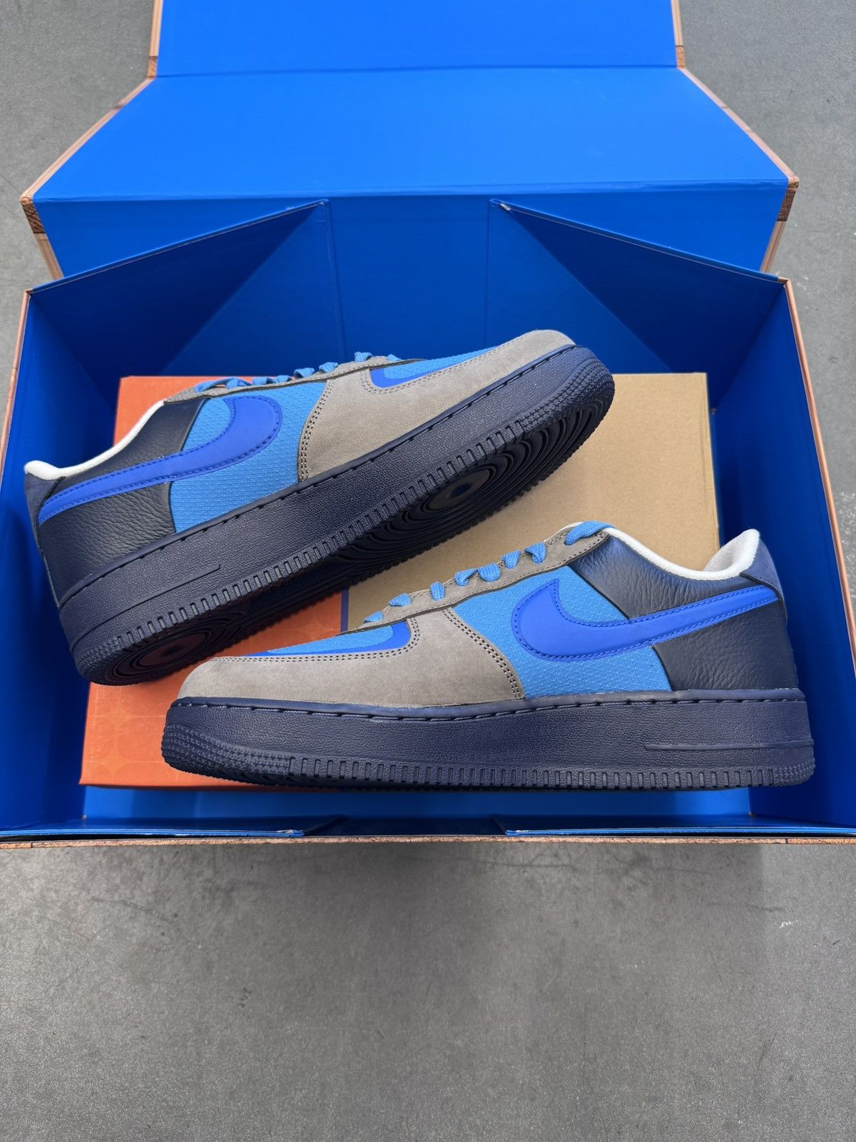 Nike 2024 Special Box Set Nike Air Max 95 + Air Force 1 Signed Size US 9.5 / EU 42-43 - 15 Thumbnail