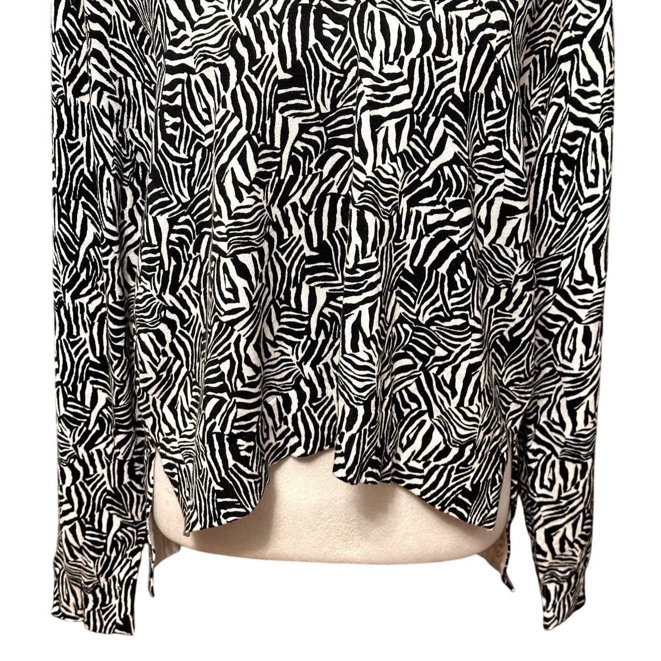 Michael Kors Michael Kors Sweater Long Sleeves Zebra Black/White L NWT Size L / US 10 / IT 46 - 4 Thumbnail
