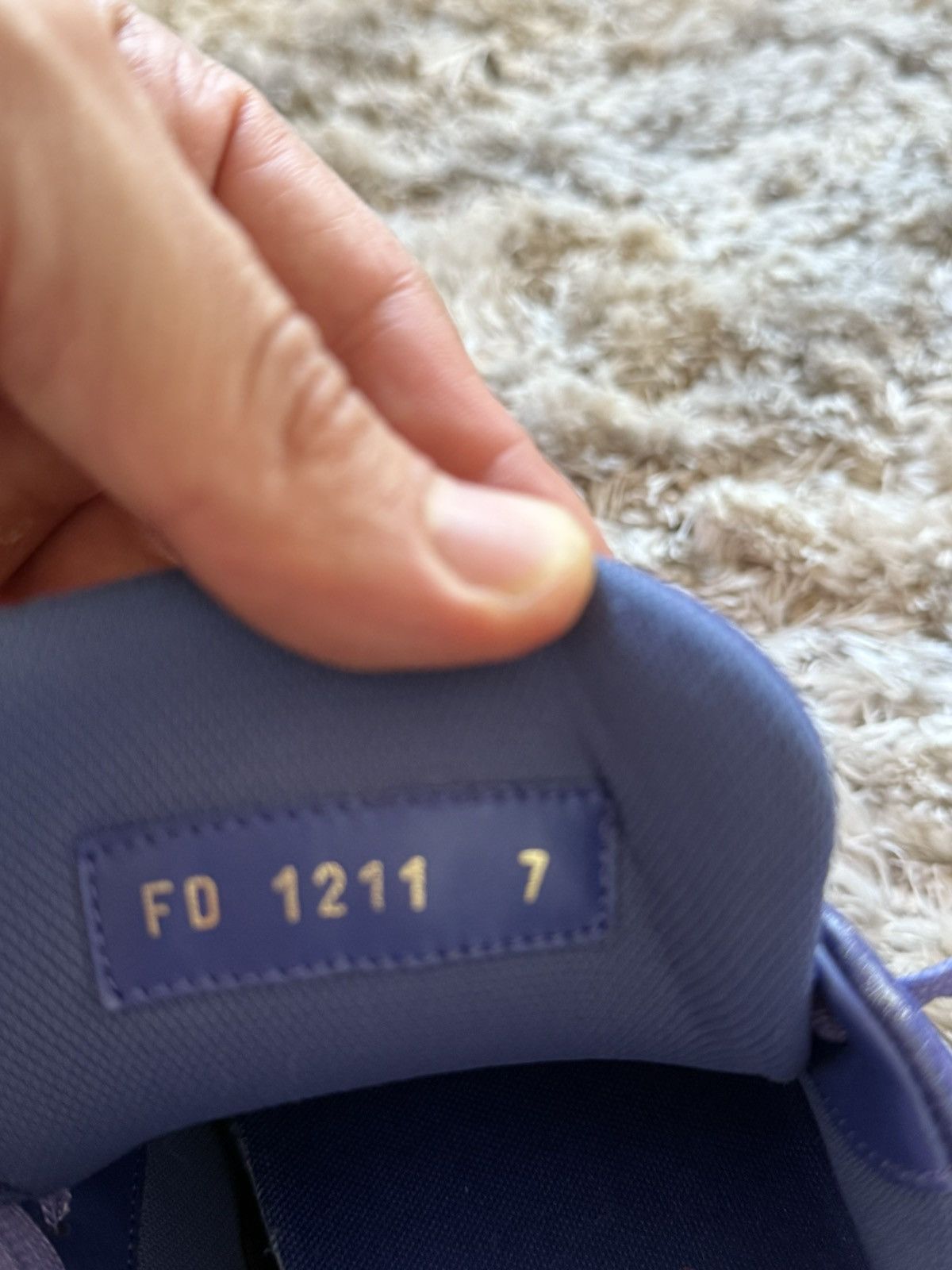 Louis Vuitton LV size 7 Size US 7 / EU 40 - 2 Thumbnail