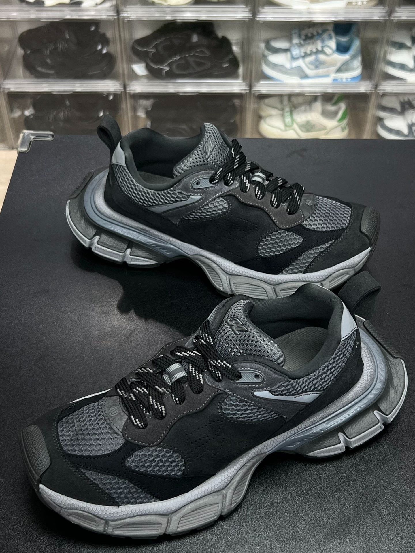 Balenciaga Balenciaga Gray Lowtop Sneakers 7 Men Size US 7 / EU 40 - 1 Thumbnail