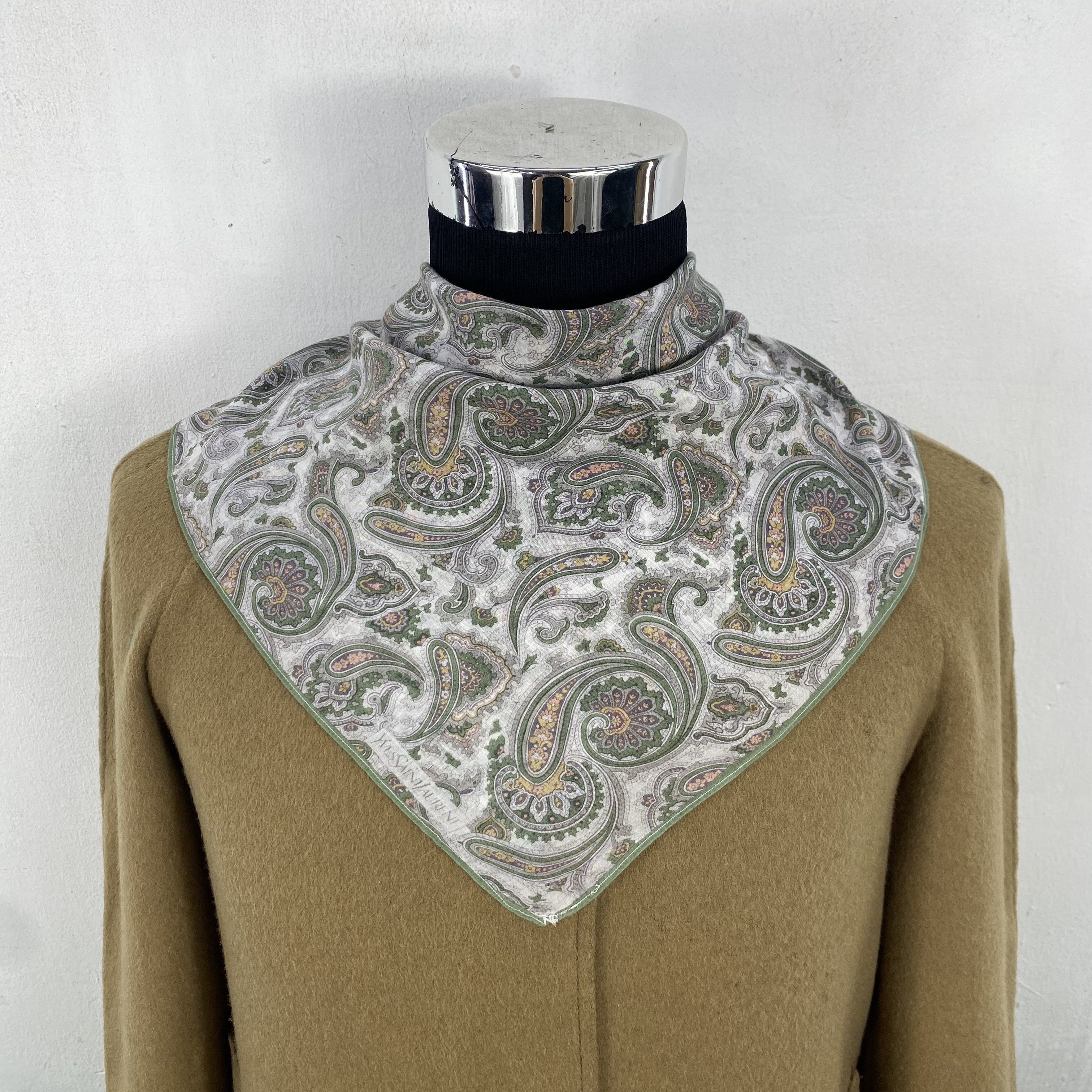 Vintage Vintage Yves Saint Laurent Handkerchief Neckerchief H425Q Size ONE SIZE - 1 Thumbnail