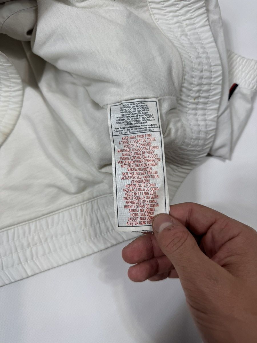 Nike Vintage Nike Nylon Distressed Jacket Size US XL / EU 56 / 4 - 17 Thumbnail