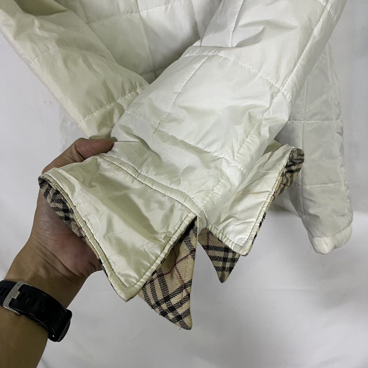 Burberry BURBERRYS’ NOVACHECK CREAM IVORY QUILTED FUR HOODED JACKET Size M / US 6-8 / IT 42-44 - 9 Thumbnail