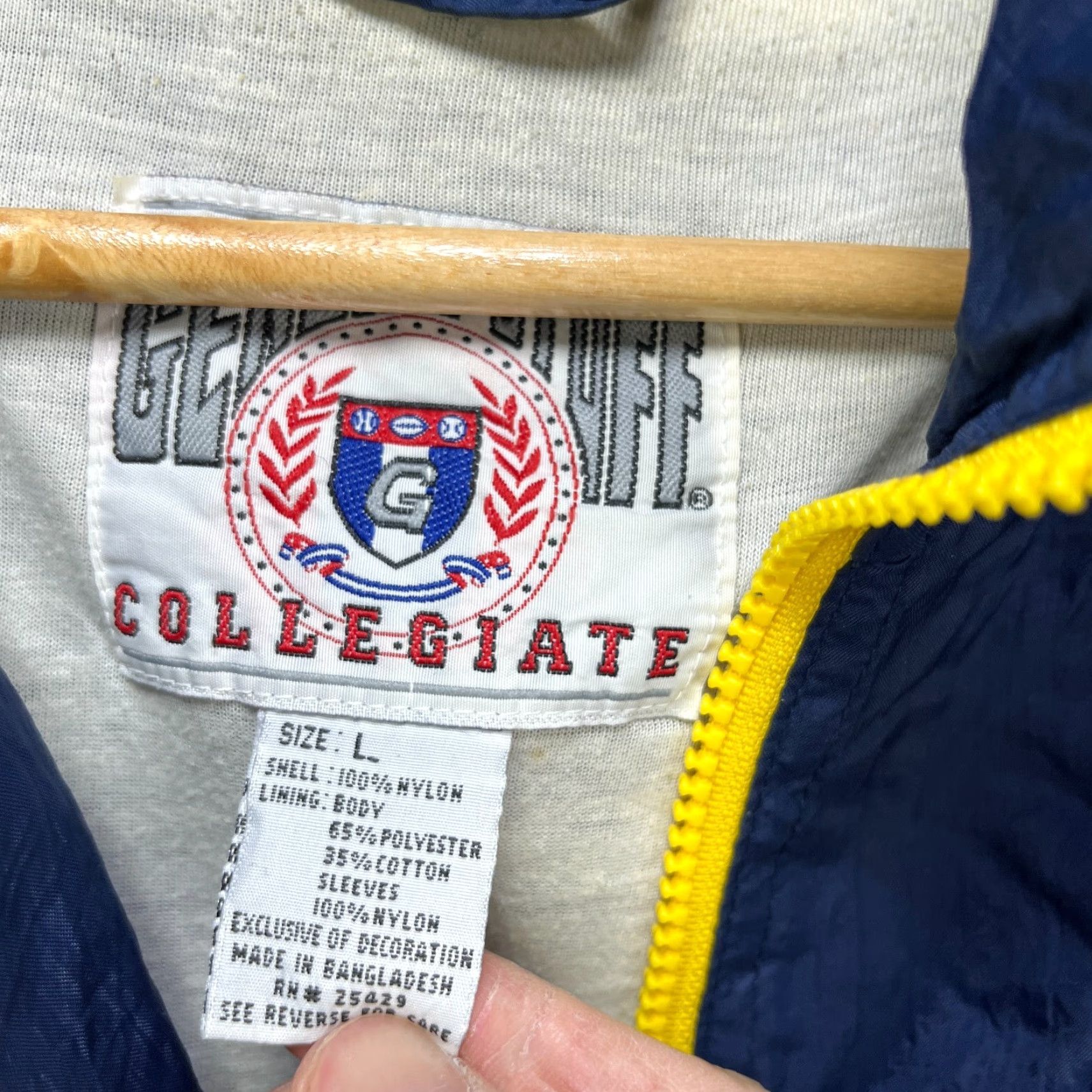 Vintage VINTAGE 90s Michigan Wolverines Windbreaker Jacket Large Men's Blue Windbreaker Jacket L blue Wolverines 90s Mens Size US L / EU 52-54 / 3 - 7 Thumbnail