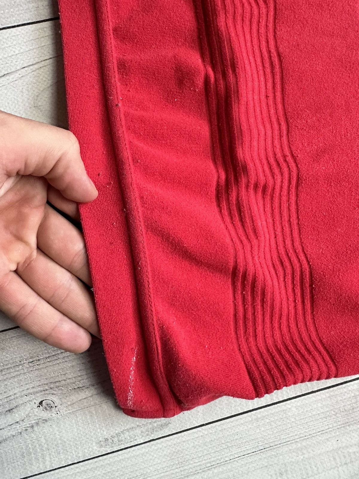 Umbro × Vintage Vintage England Umbro red soccer jersey size L Size US L / EU 52-54 / 3 - 8 Thumbnail