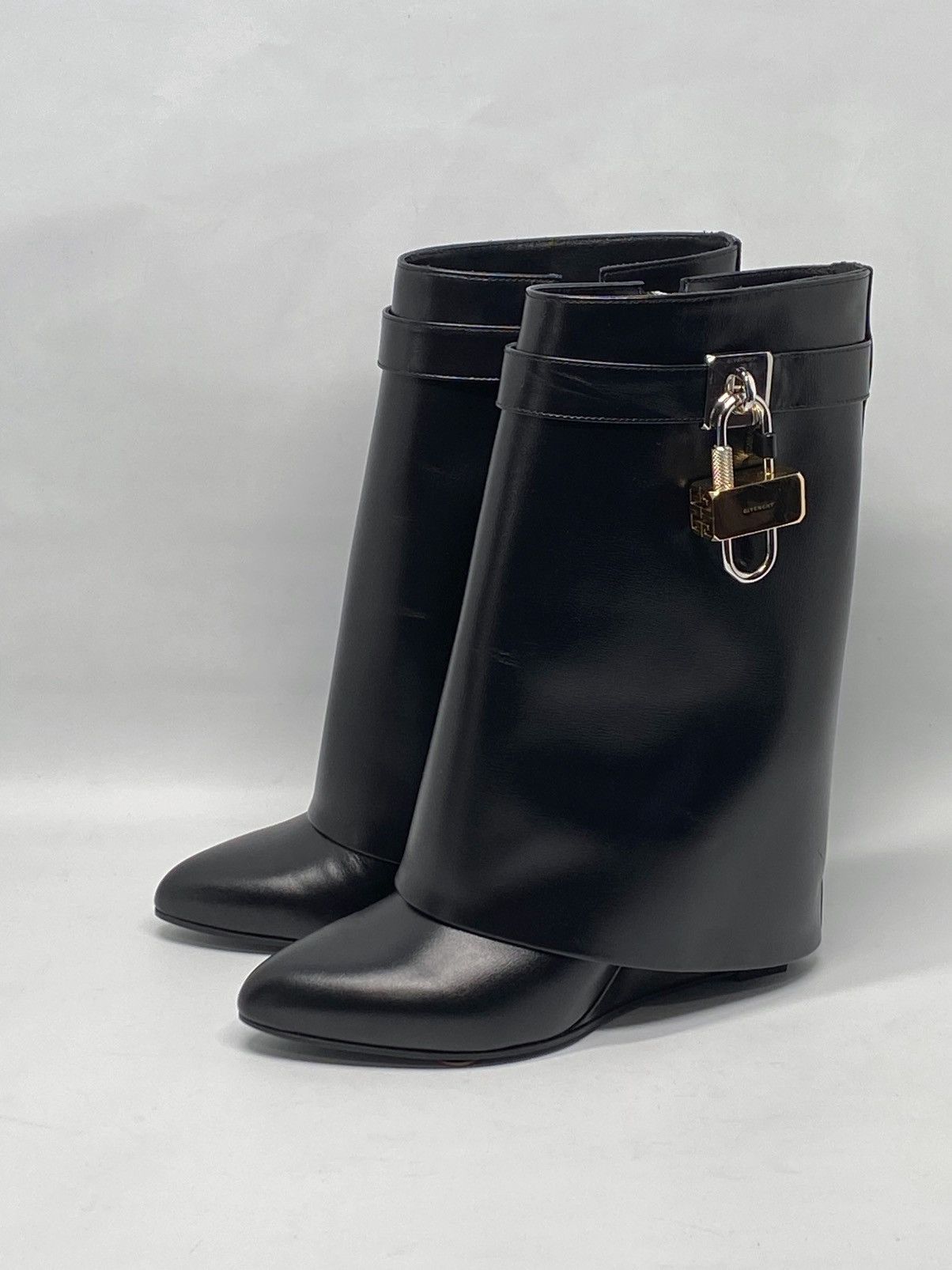 Givenchy Givenchy Shark Lock Ankle Boot size 37.5 Size US 7.5 / IT 37.5 - 5 Thumbnail