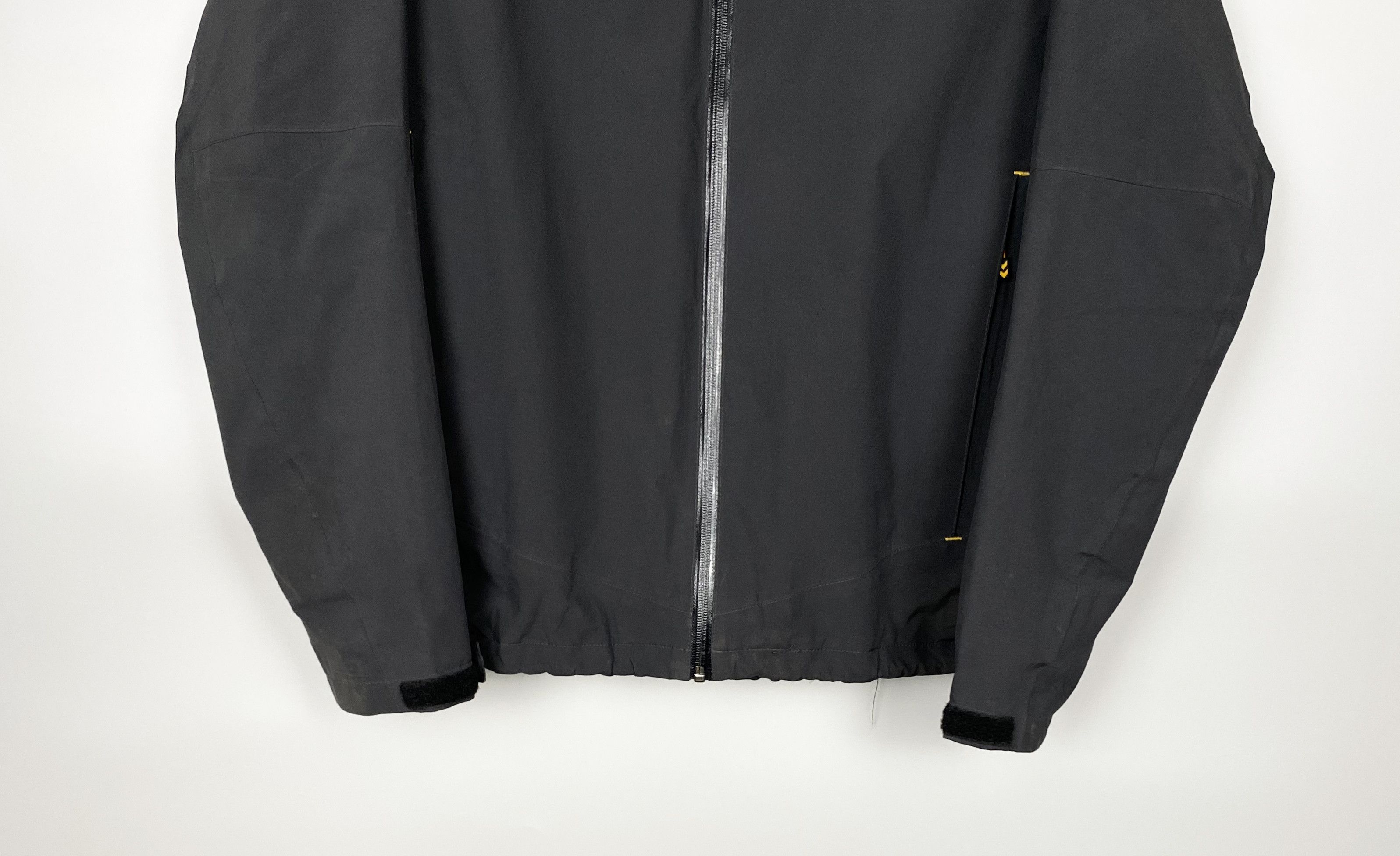 Hummel Hummel Membrane Outdoor Jacket Size US M / EU 48-50 / 2 - 6 Thumbnail