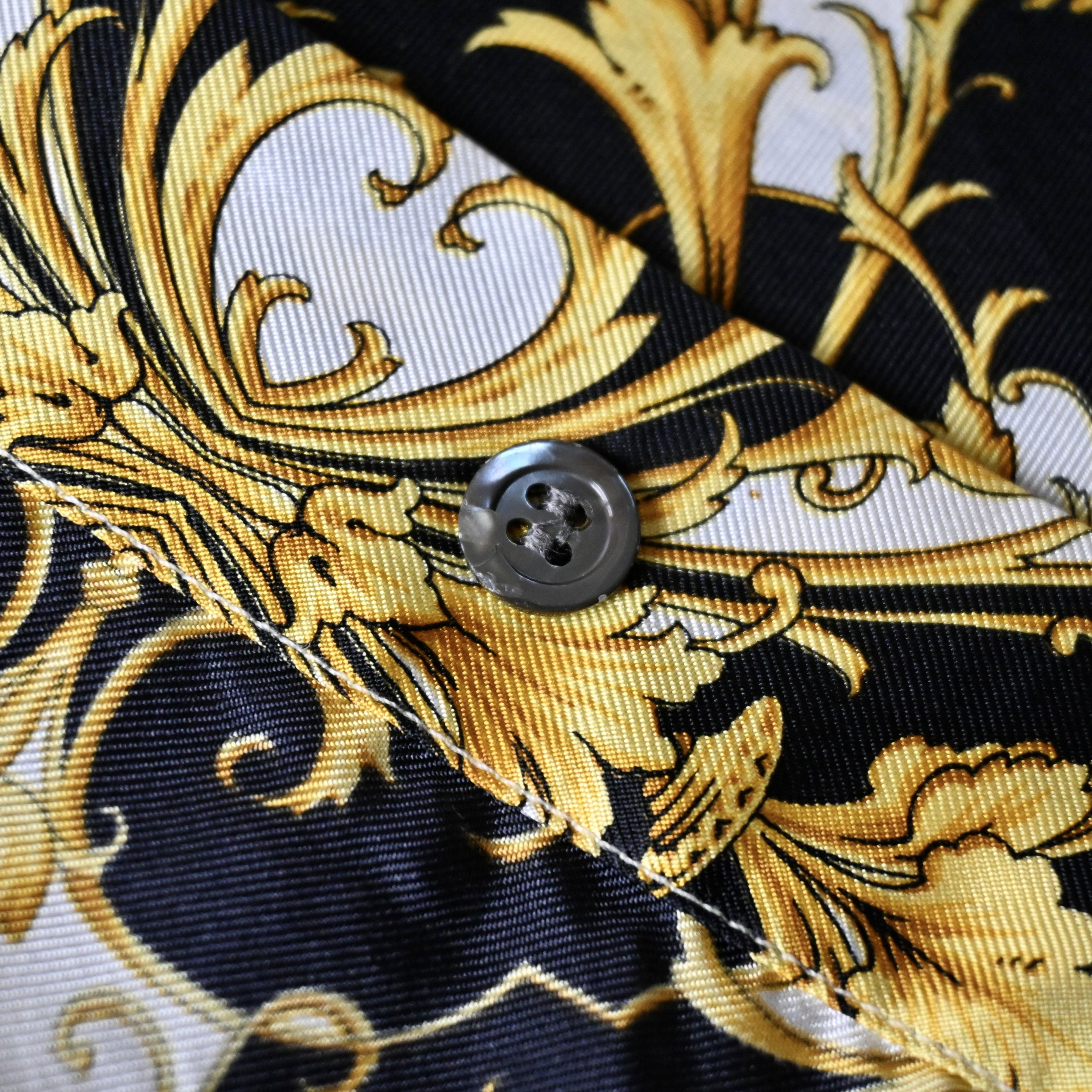 Versace VTG 1990s VERSACE CLASSIC V2 silk shirt made in Spain Size US XL / EU 56 / 4 - 18 Thumbnail