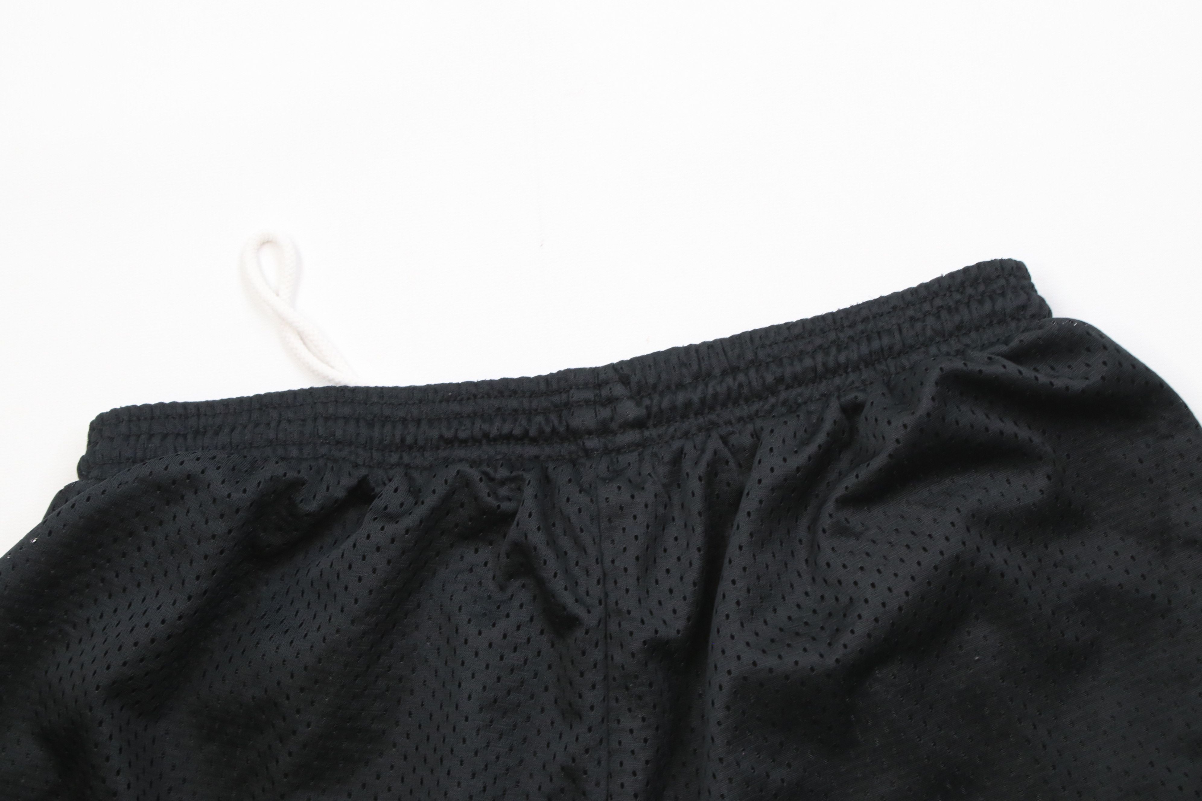 Vintage Vintage 90s Streetwear Basketball Above Knee Mesh Shorts Size US 34 / EU 50 - 8 Thumbnail
