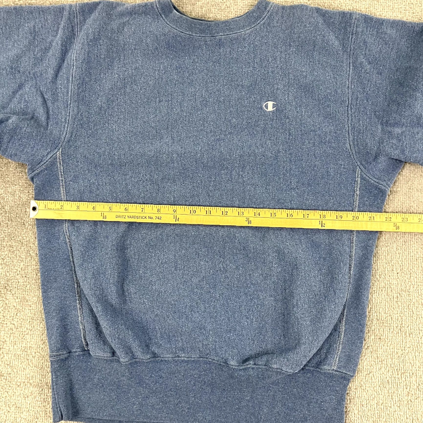 Champion VINTAGE Champion Sweatshirt Adult XL Blue Reverse Weave Crewneck Pullover USA 90s Classic Retro Logo Embroidered Mens/Womens? Size US XL / EU 56 / 4 - 6 Thumbnail
