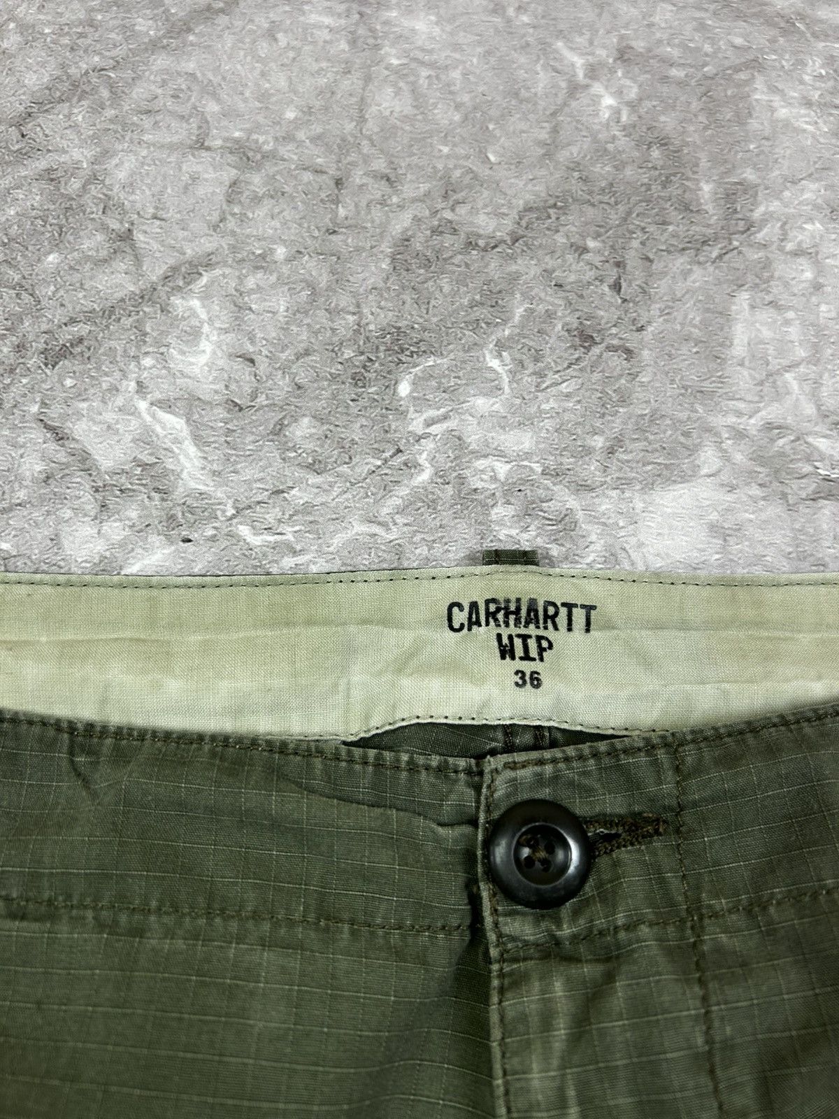 Carhartt Wip Carhartt Wip Disstress Cargo Shorts Size 36 Size US 36 / EU 52 - 7 Thumbnail